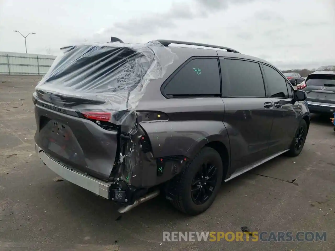 4 Photograph of a damaged car 5TDJRKEC9MS033865 TOYOTA SIENNA 2021