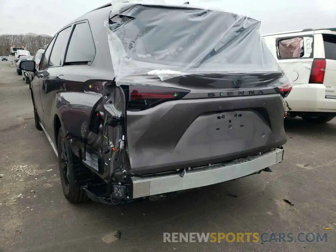 9 Photograph of a damaged car 5TDJRKEC9MS033865 TOYOTA SIENNA 2021