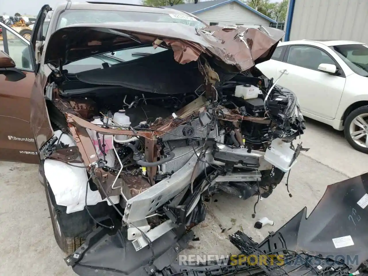 9 Photograph of a damaged car 5TDJRKEC9MS060015 TOYOTA SIENNA 2021