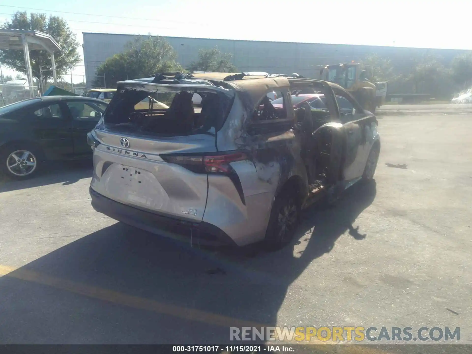 4 Photograph of a damaged car 5TDJRKECXMS021675 TOYOTA SIENNA 2021