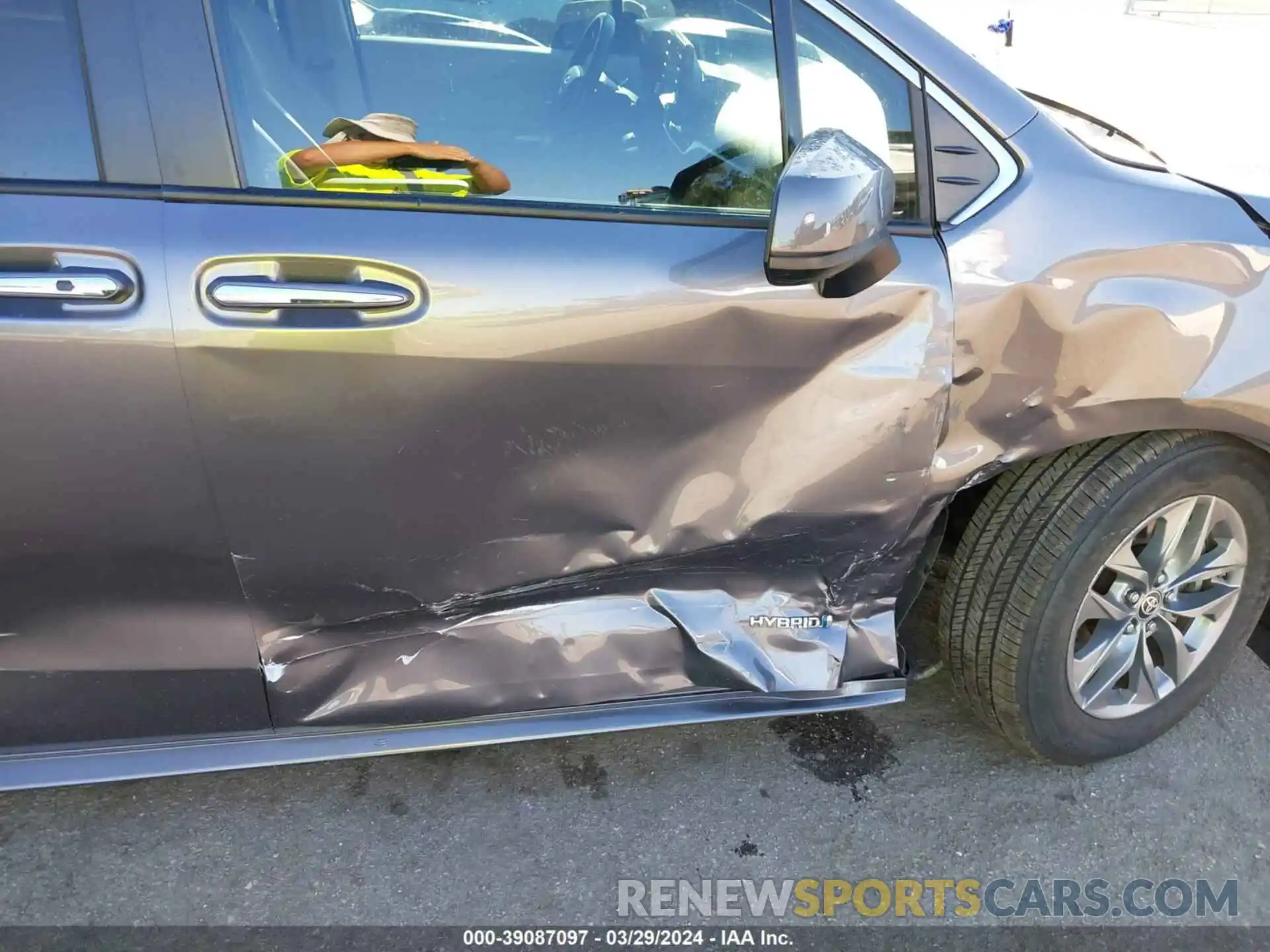 6 Photograph of a damaged car 5TDJRKECXMS055955 TOYOTA SIENNA 2021