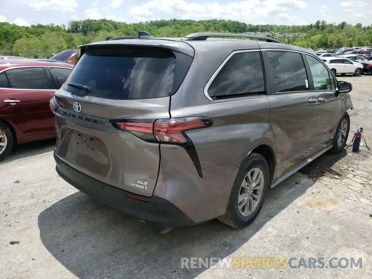 4 Photograph of a damaged car 5TDJSKFC0MS022255 TOYOTA SIENNA 2021