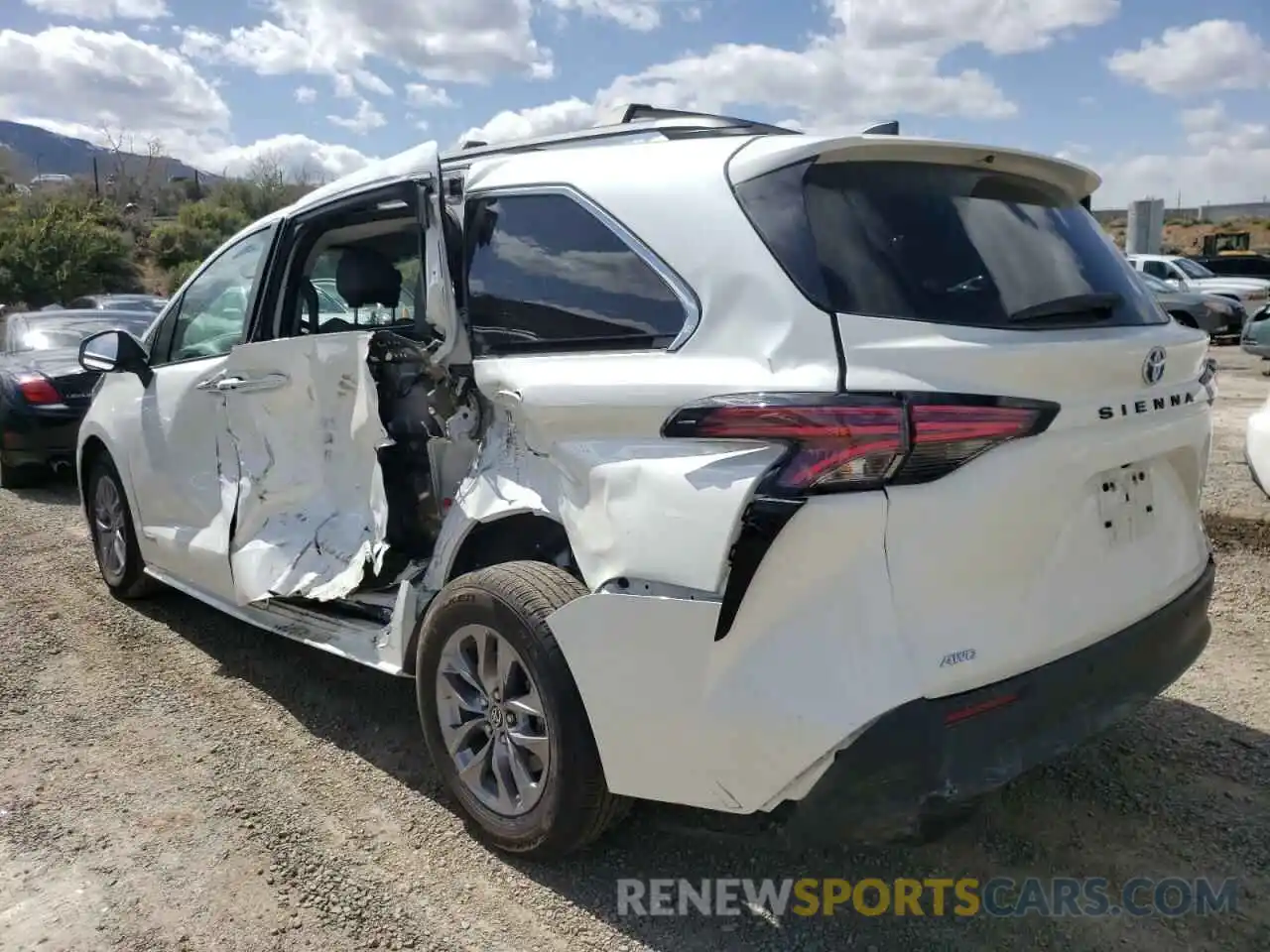 3 Photograph of a damaged car 5TDJSKFC2MS019017 TOYOTA SIENNA 2021