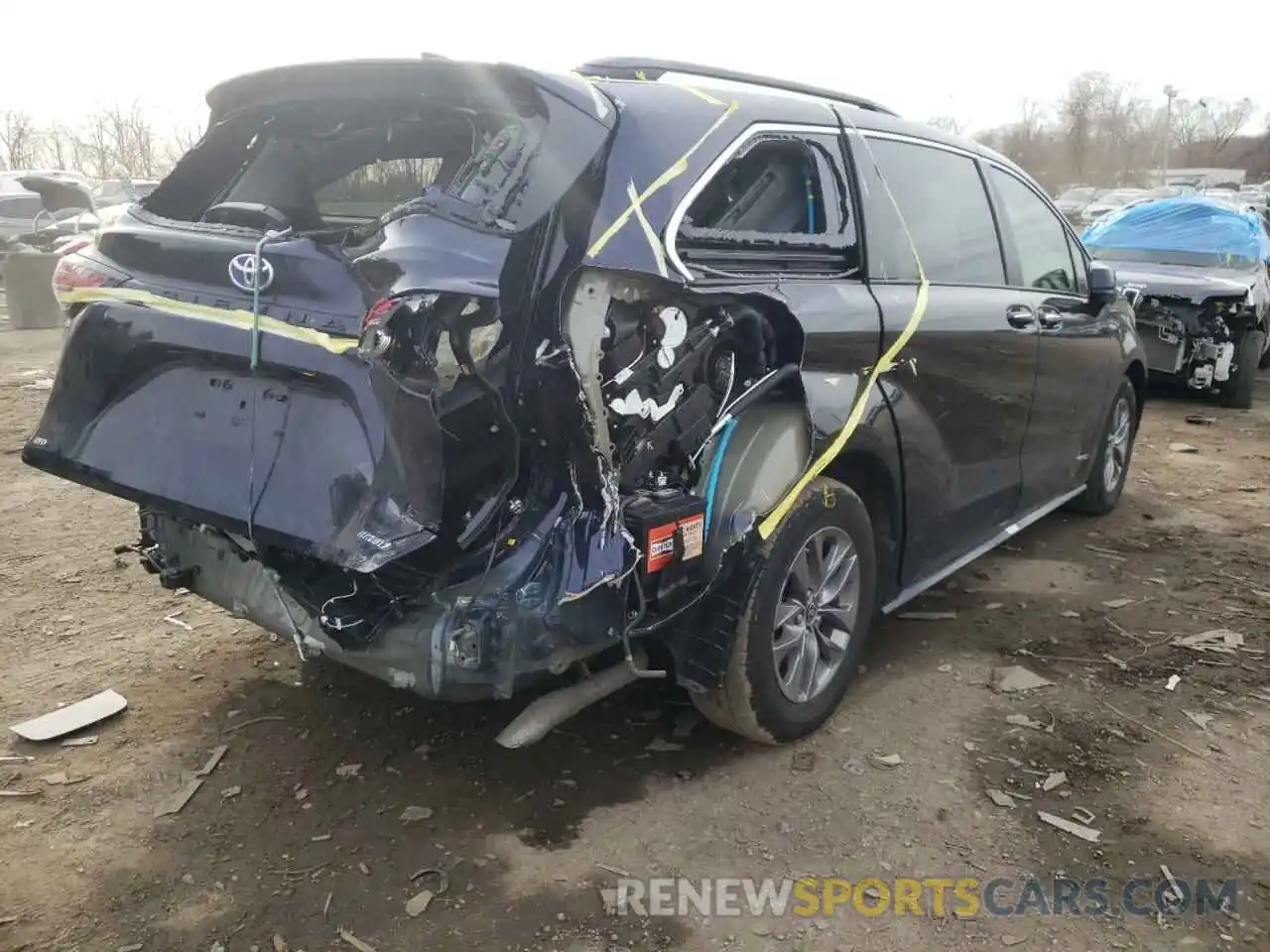 4 Photograph of a damaged car 5TDJSKFC3MS020225 TOYOTA SIENNA 2021