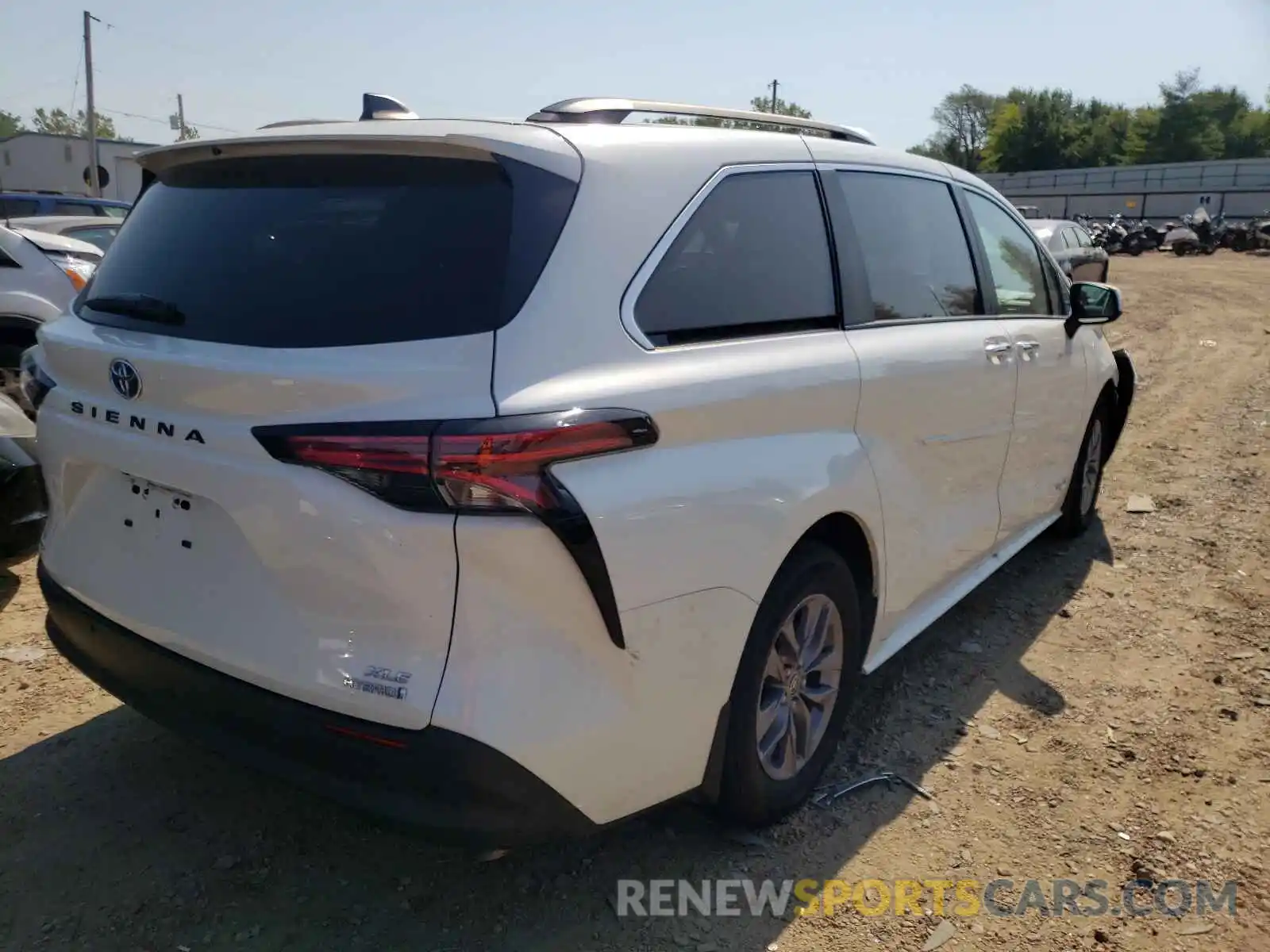 4 Photograph of a damaged car 5TDJSKFC4MS002574 TOYOTA SIENNA 2021