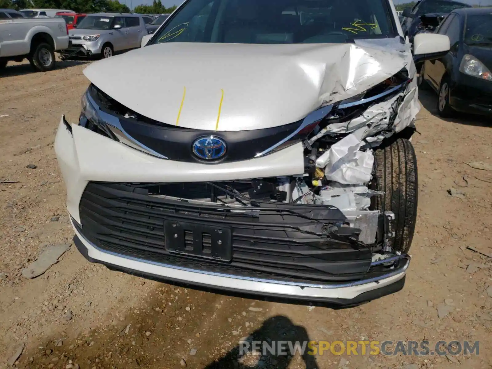 9 Photograph of a damaged car 5TDJSKFC4MS002574 TOYOTA SIENNA 2021