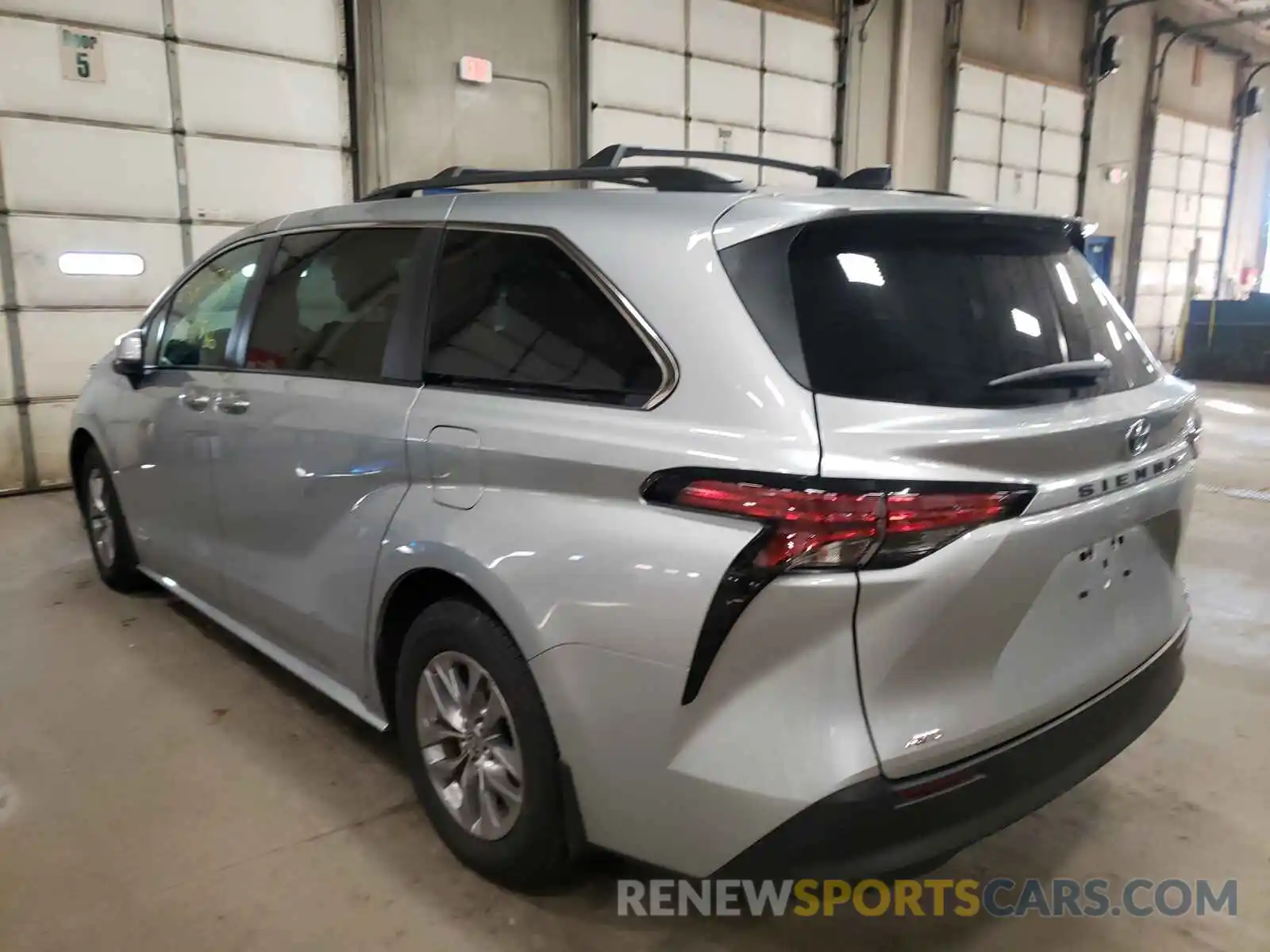 3 Photograph of a damaged car 5TDJSKFC4MS012246 TOYOTA SIENNA 2021