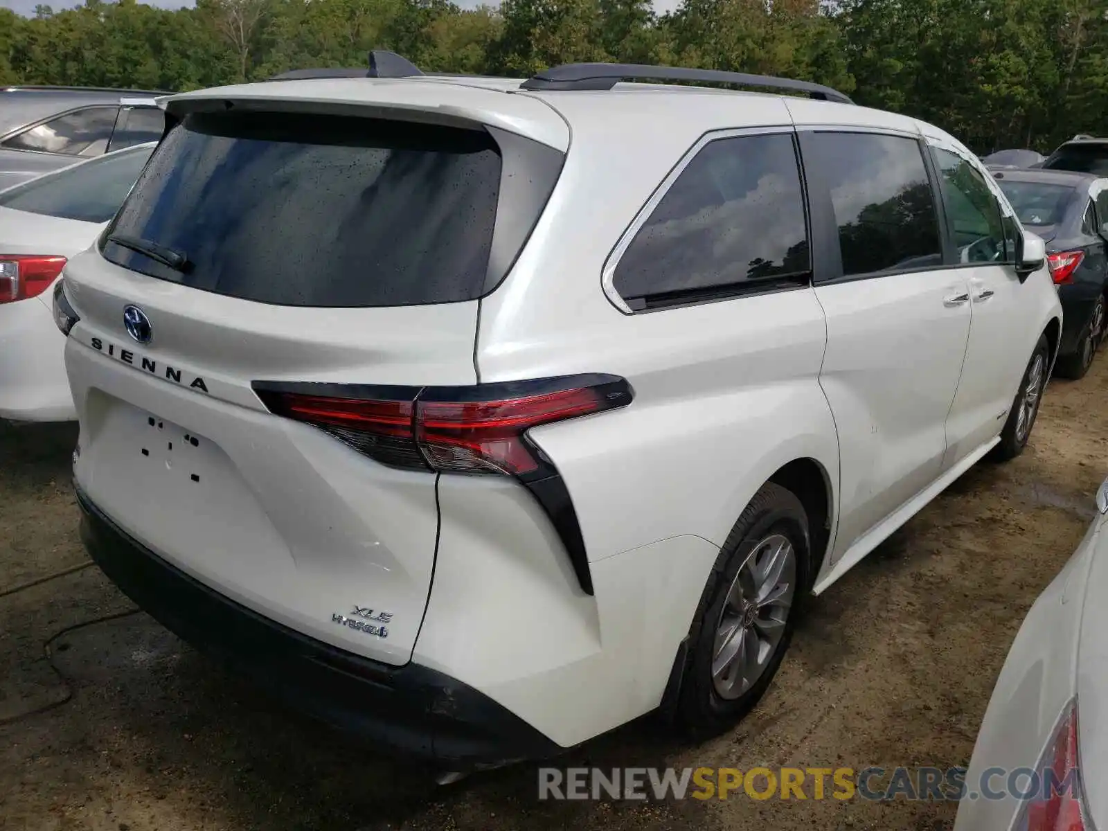 4 Photograph of a damaged car 5TDJSKFC5MS031386 TOYOTA SIENNA 2021