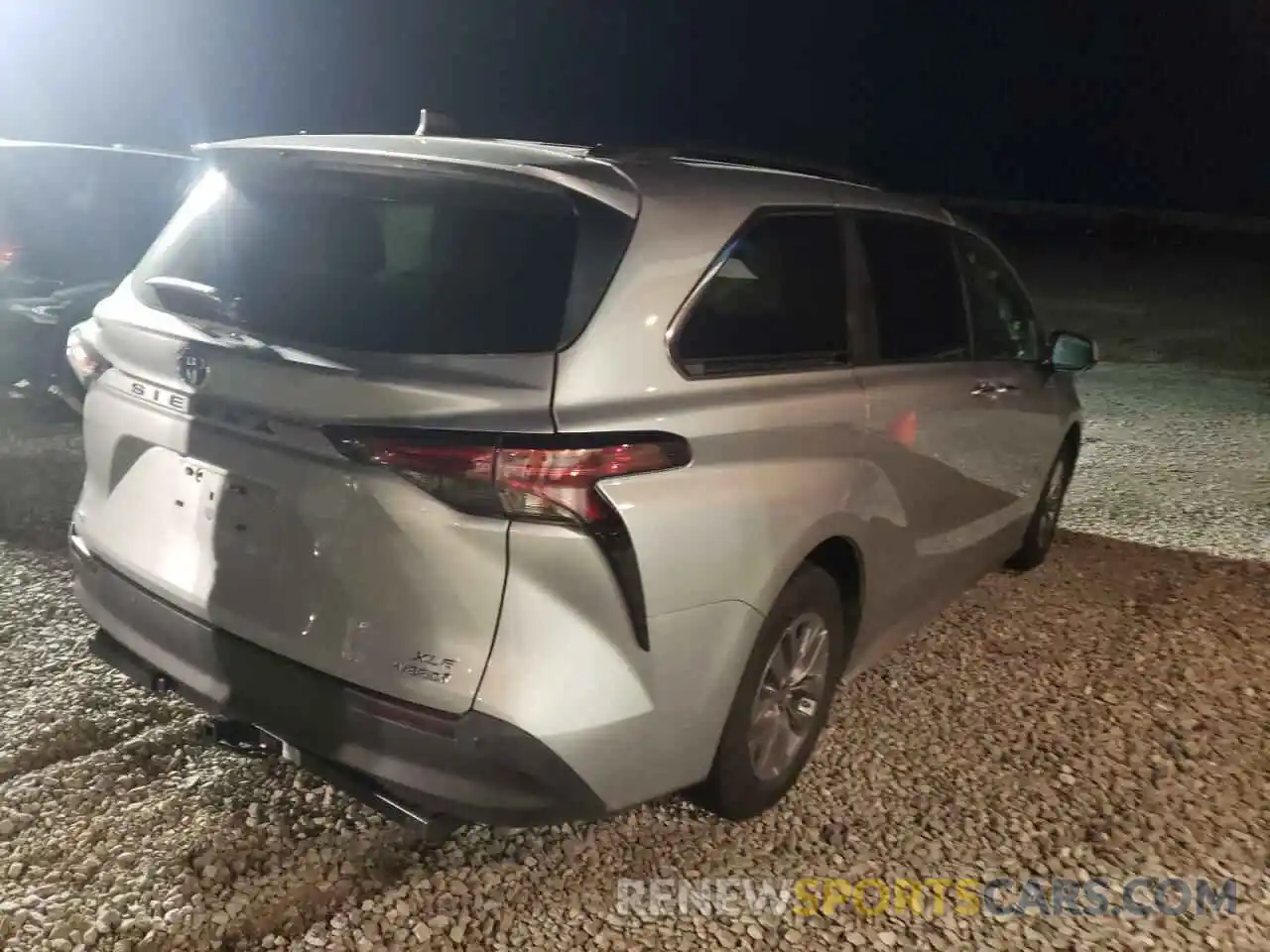 4 Photograph of a damaged car 5TDJSKFC6MS002253 TOYOTA SIENNA 2021