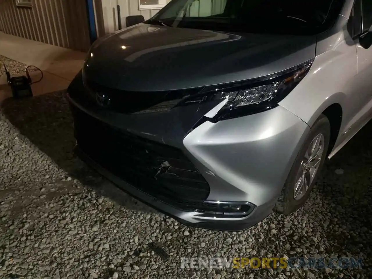 9 Photograph of a damaged car 5TDJSKFC6MS002253 TOYOTA SIENNA 2021