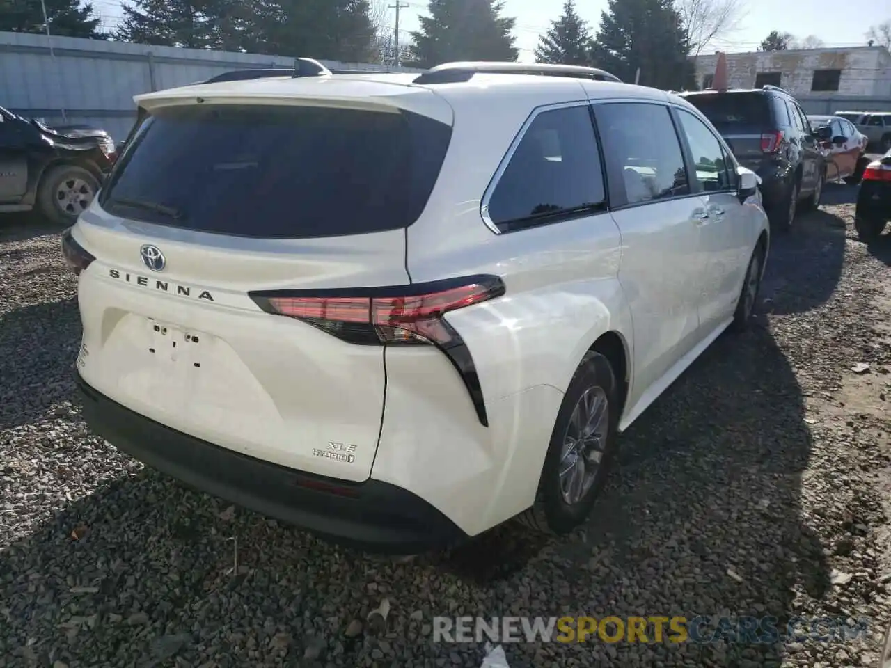 4 Photograph of a damaged car 5TDJSKFC8MS001573 TOYOTA SIENNA 2021