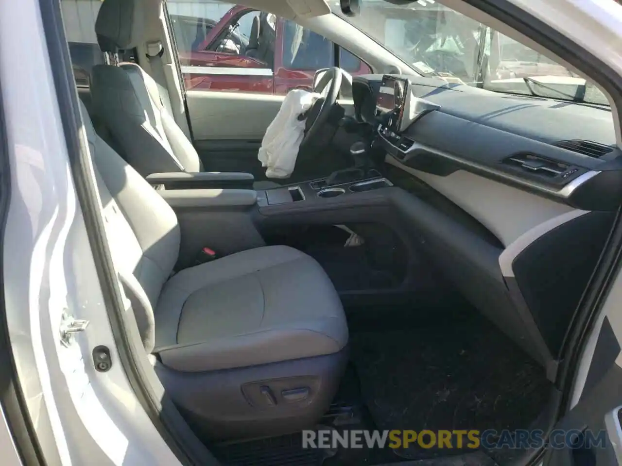 5 Photograph of a damaged car 5TDJSKFC8MS001573 TOYOTA SIENNA 2021