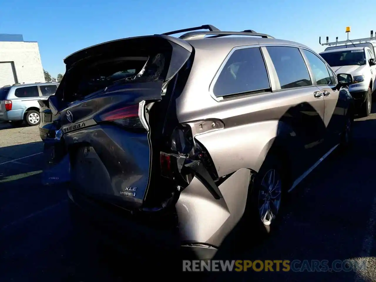 4 Photograph of a damaged car 5TDJSKFC8MS006661 TOYOTA SIENNA 2021