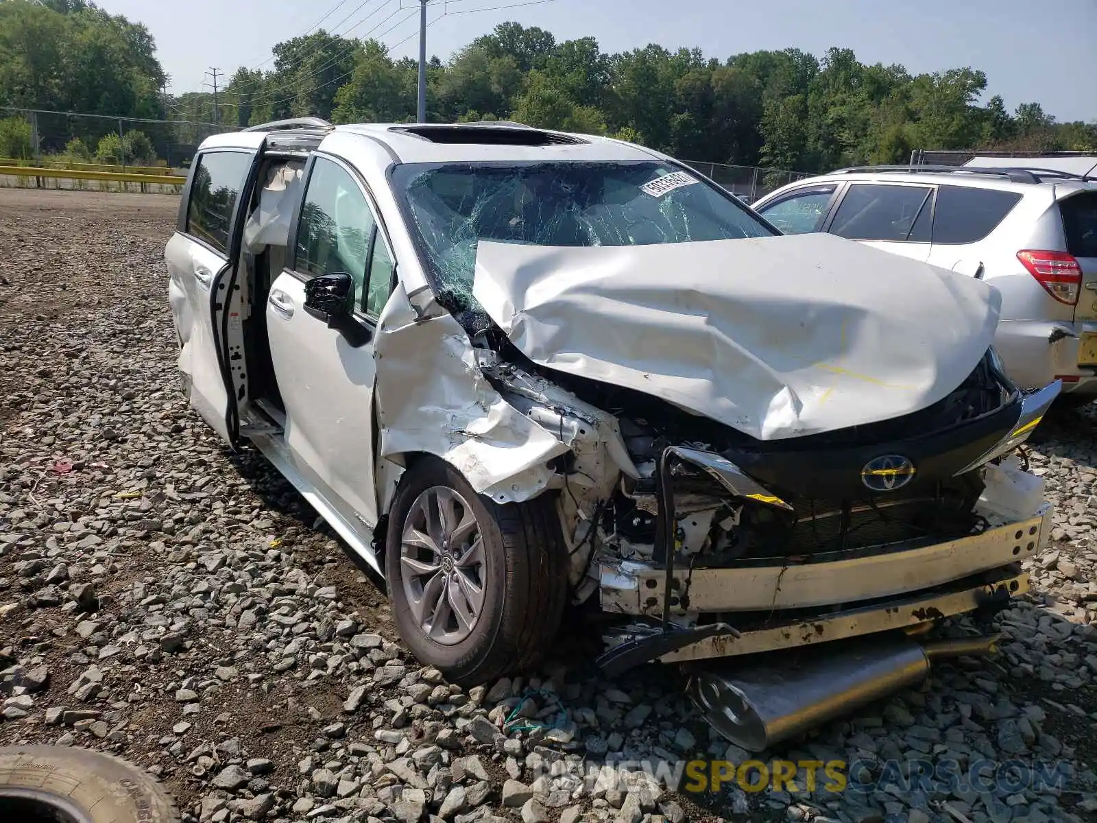 1 Photograph of a damaged car 5TDJSKFC8MS020835 TOYOTA SIENNA 2021