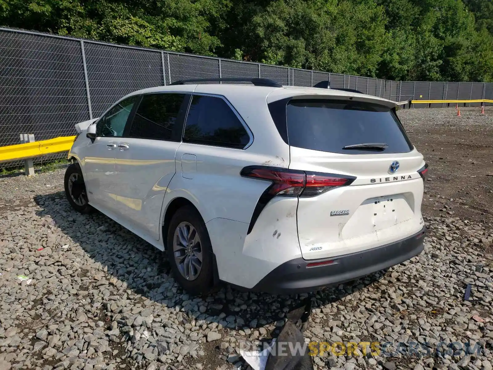 3 Photograph of a damaged car 5TDJSKFC8MS020835 TOYOTA SIENNA 2021