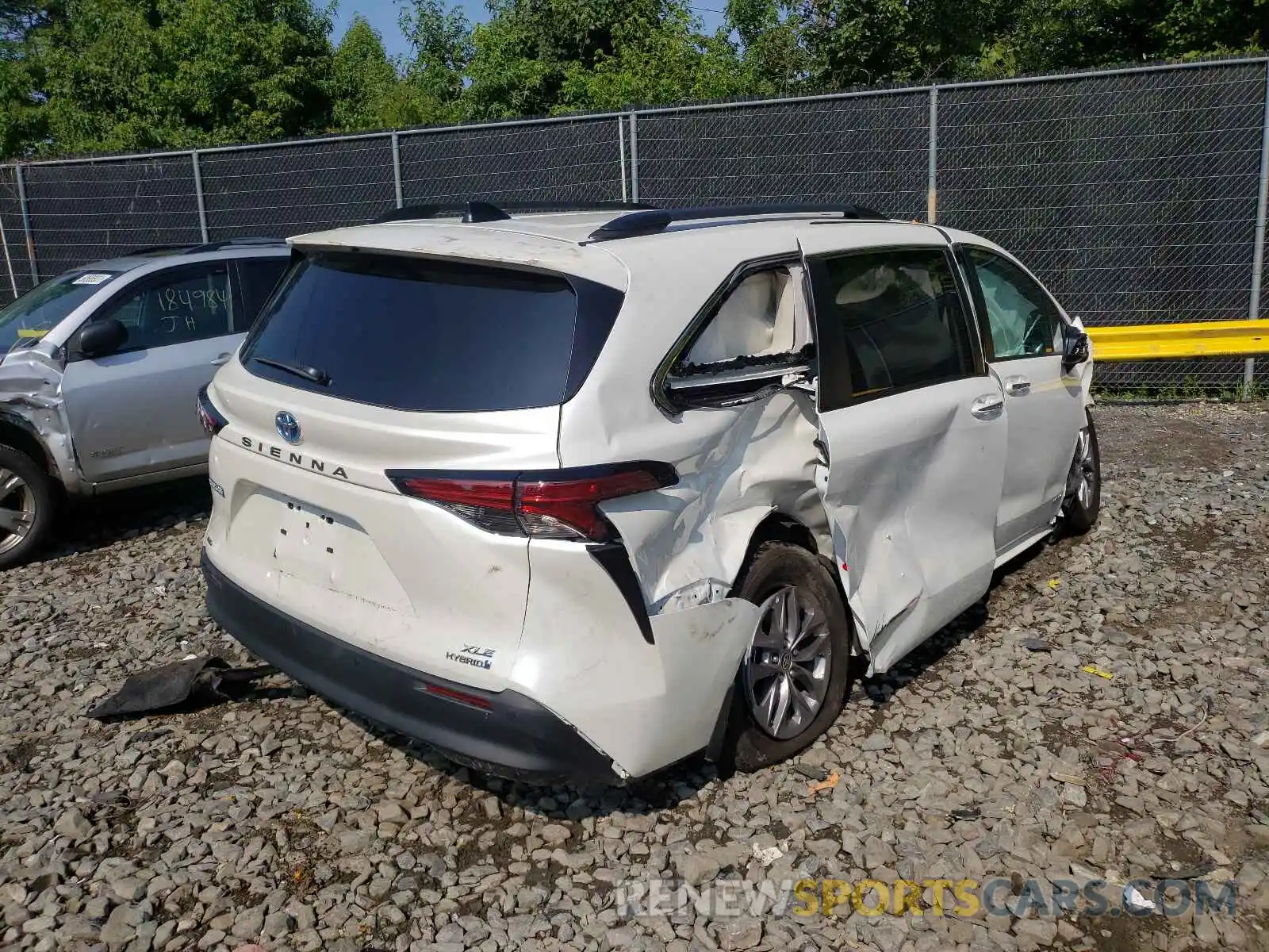 4 Photograph of a damaged car 5TDJSKFC8MS020835 TOYOTA SIENNA 2021