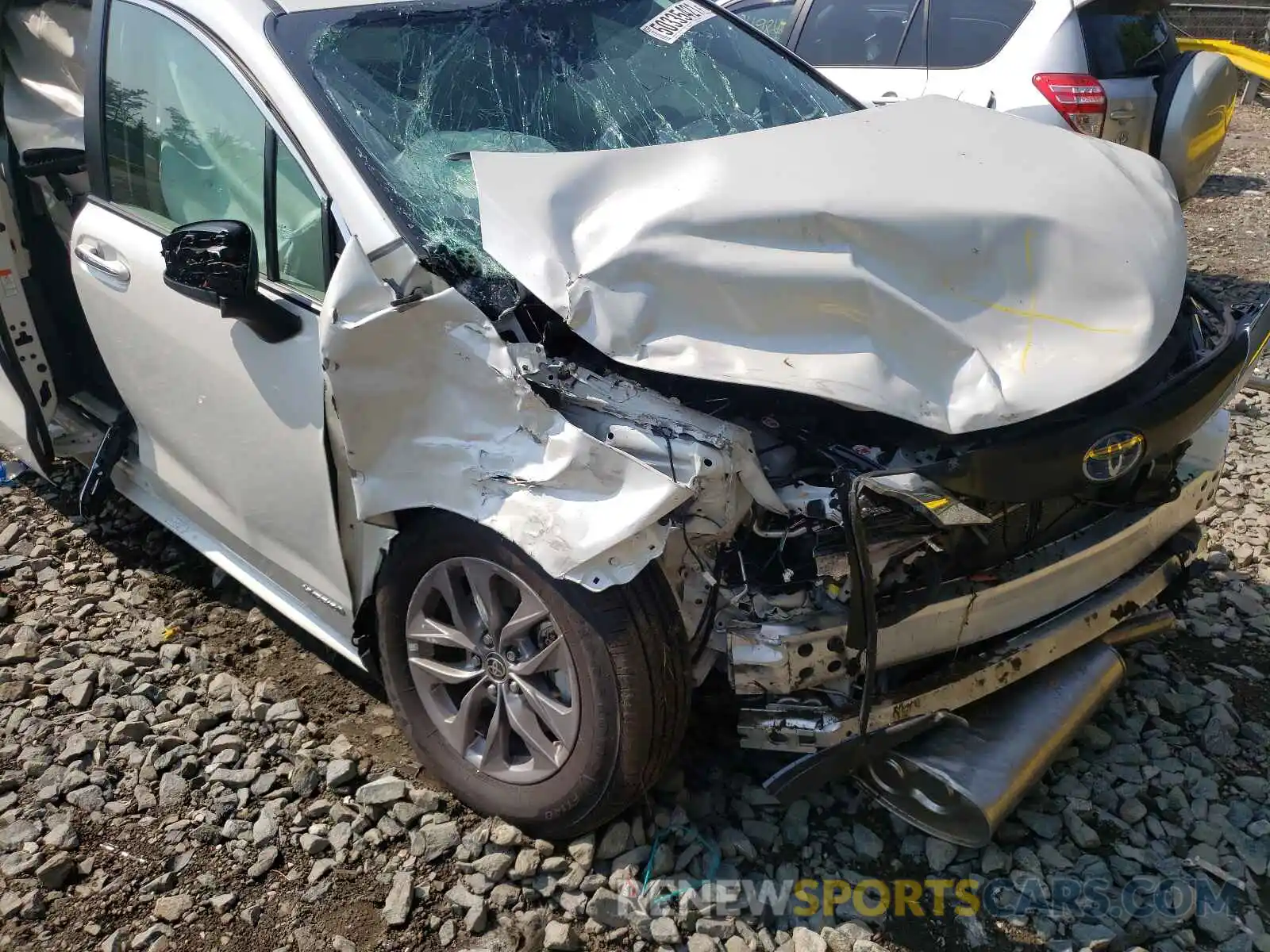 9 Photograph of a damaged car 5TDJSKFC8MS020835 TOYOTA SIENNA 2021