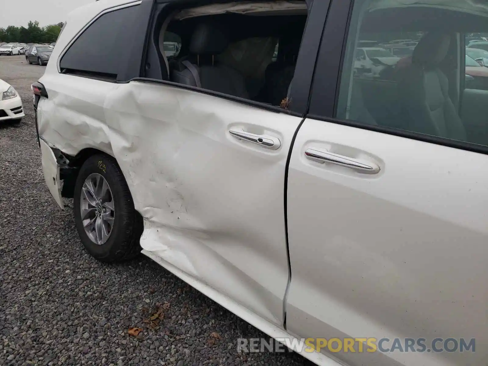 9 Photograph of a damaged car 5TDJSKFC8MS023721 TOYOTA SIENNA 2021