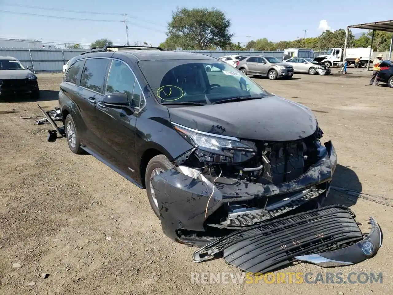 1 Photograph of a damaged car 5TDJSKFC9MS011822 TOYOTA SIENNA 2021