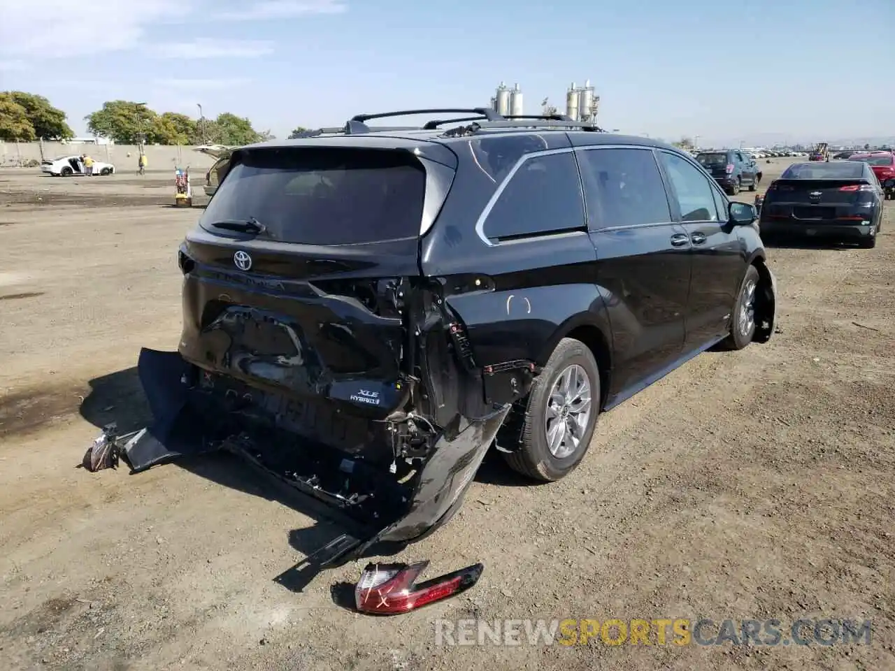 4 Photograph of a damaged car 5TDJSKFC9MS011822 TOYOTA SIENNA 2021