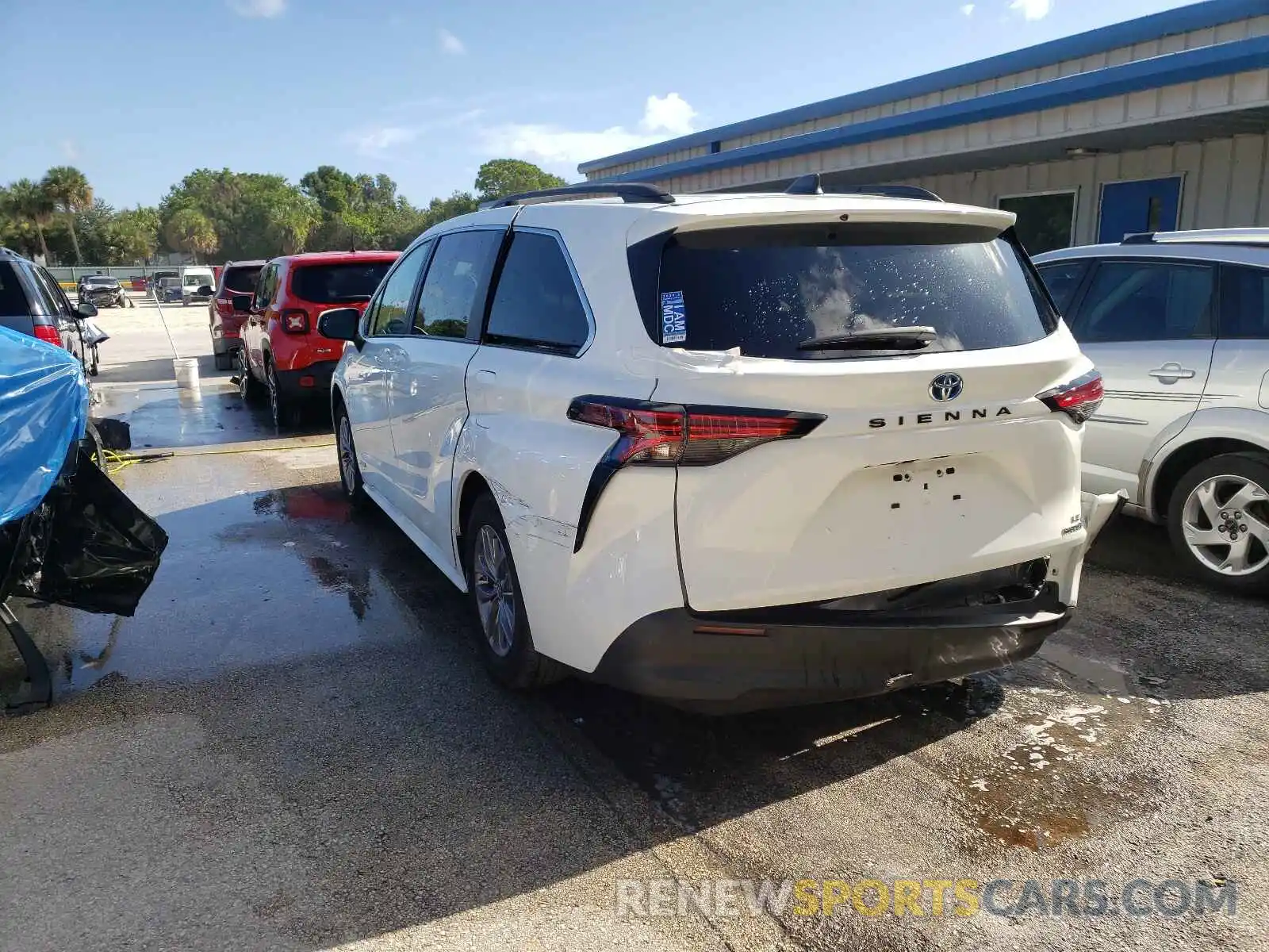 3 Photograph of a damaged car 5TDKRKEC0MS001908 TOYOTA SIENNA 2021