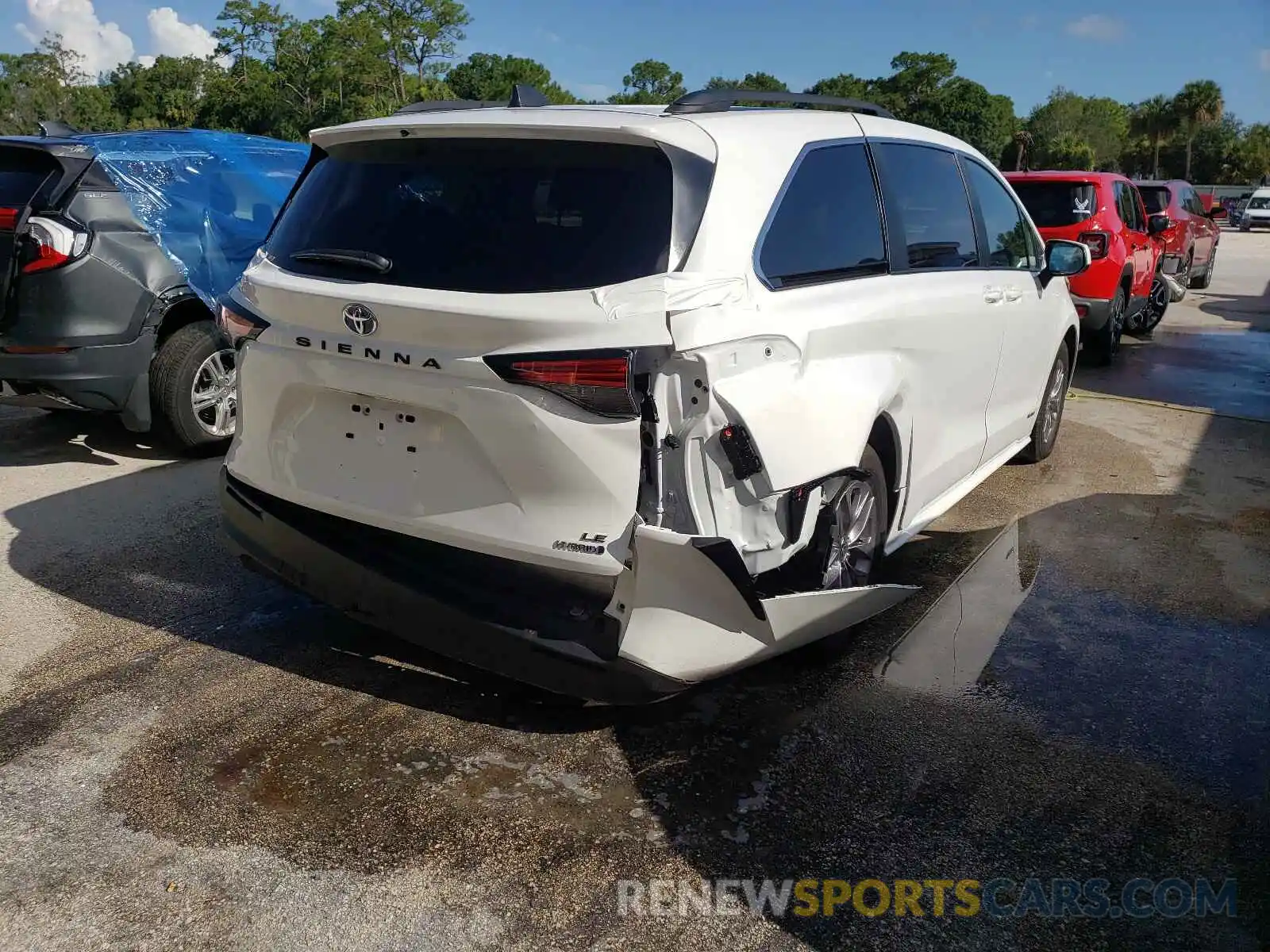 4 Photograph of a damaged car 5TDKRKEC0MS001908 TOYOTA SIENNA 2021