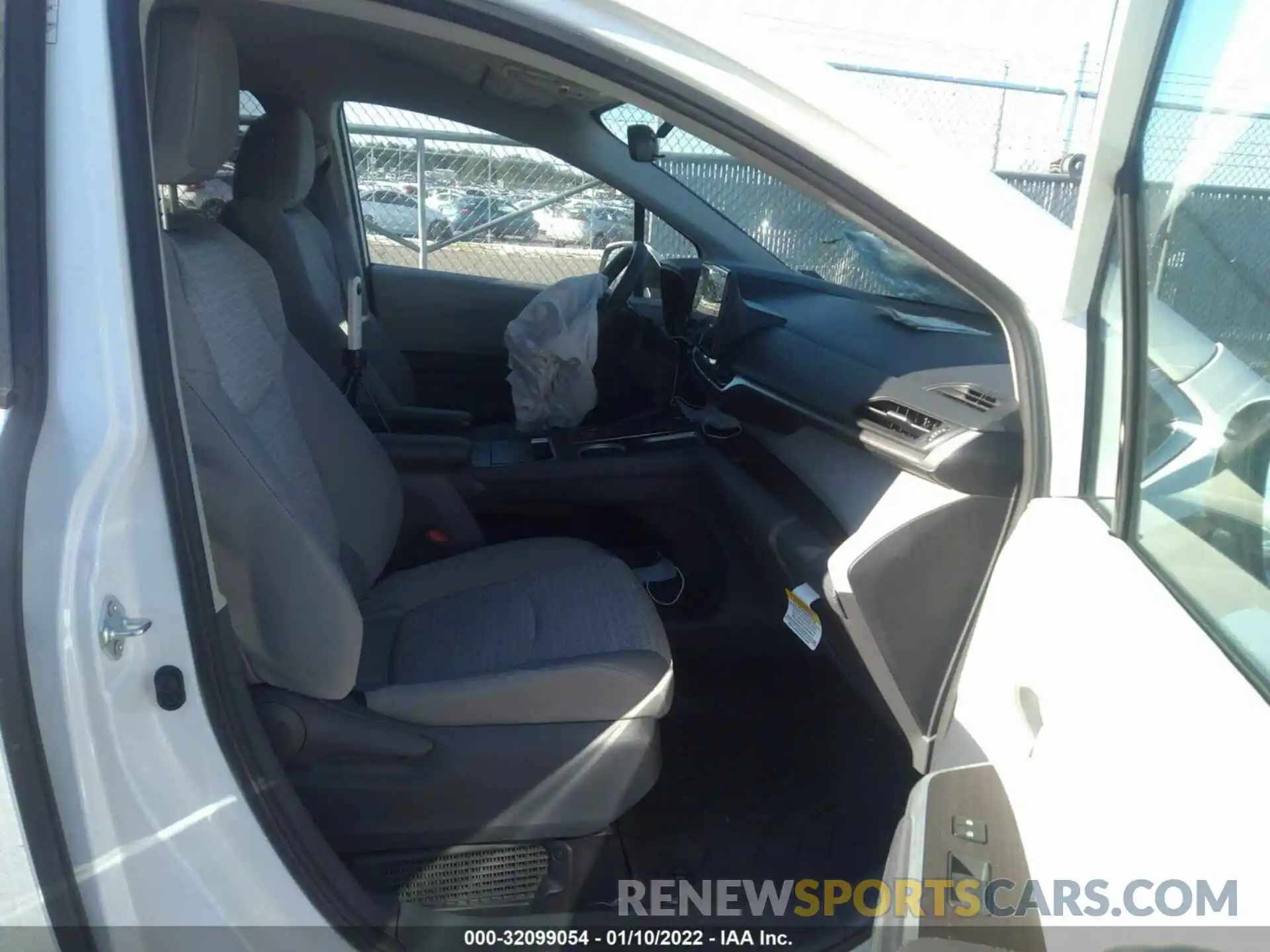 5 Photograph of a damaged car 5TDKRKEC0MS029854 TOYOTA SIENNA 2021