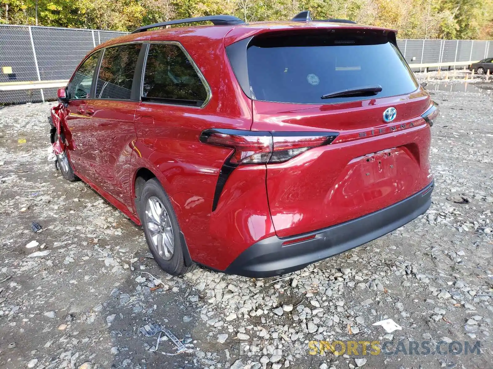 3 Photograph of a damaged car 5TDKRKEC0MS033631 TOYOTA SIENNA 2021