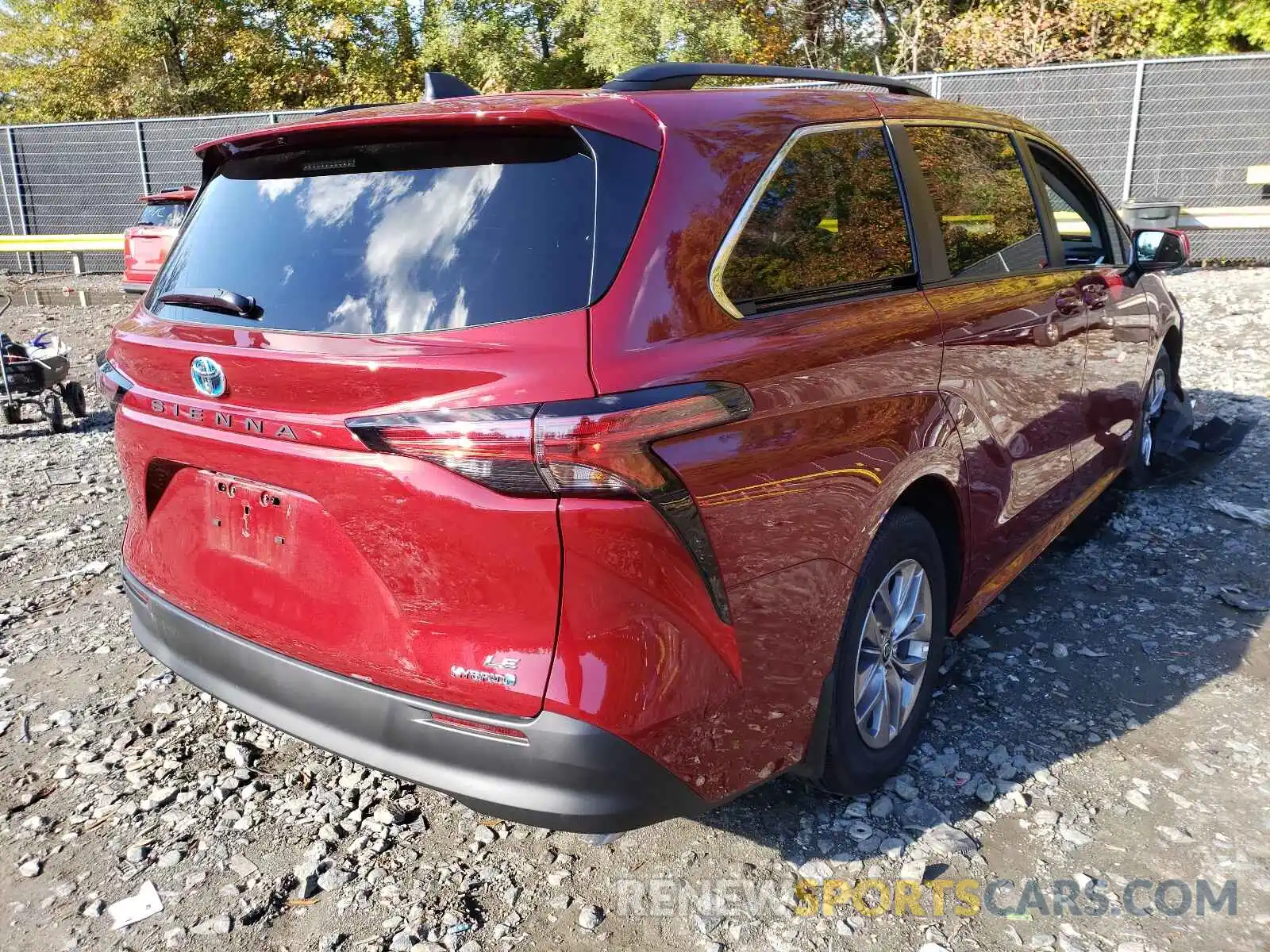 4 Photograph of a damaged car 5TDKRKEC0MS033631 TOYOTA SIENNA 2021