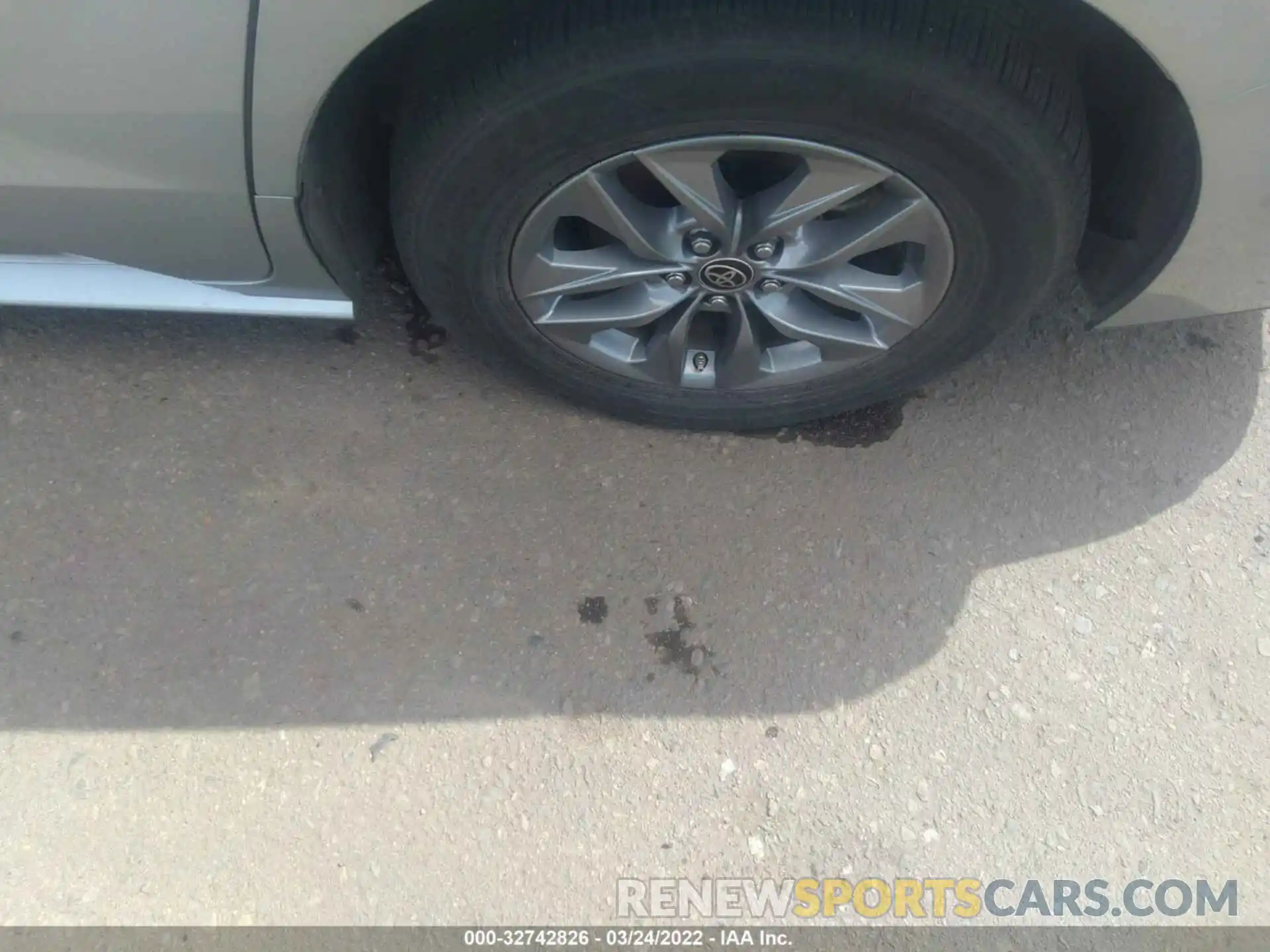 14 Photograph of a damaged car 5TDKRKEC0MS036691 TOYOTA SIENNA 2021