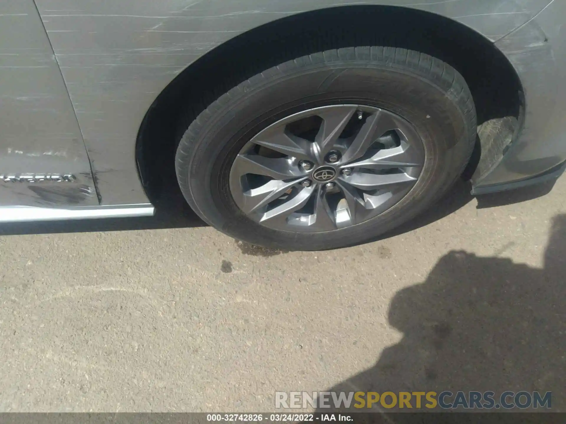 15 Photograph of a damaged car 5TDKRKEC0MS036691 TOYOTA SIENNA 2021