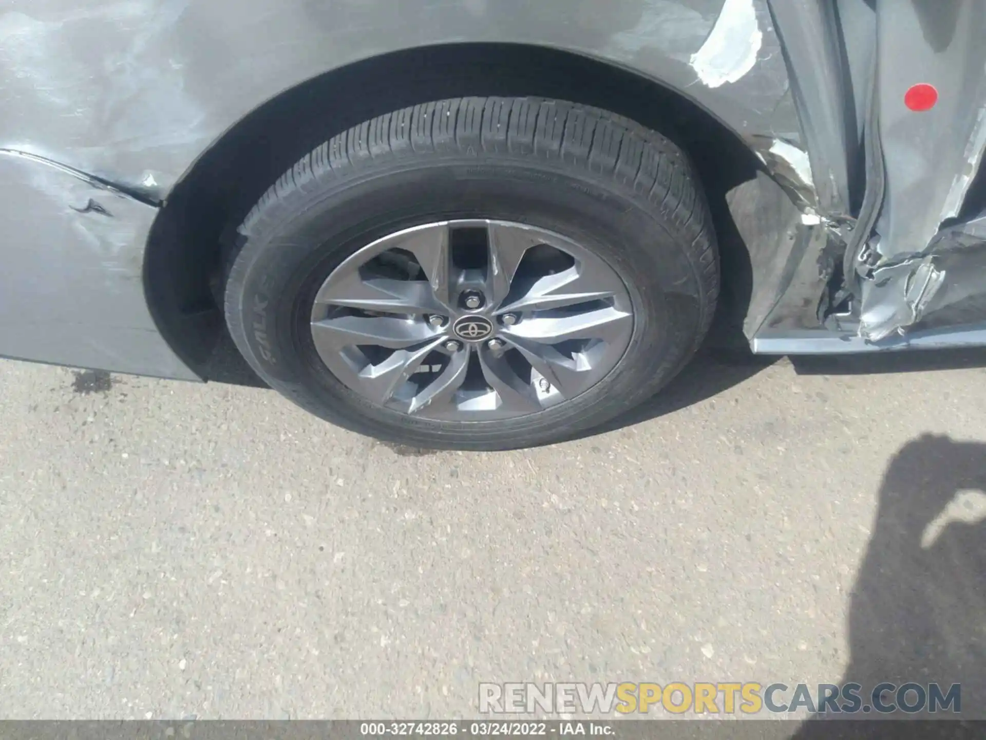 16 Photograph of a damaged car 5TDKRKEC0MS036691 TOYOTA SIENNA 2021