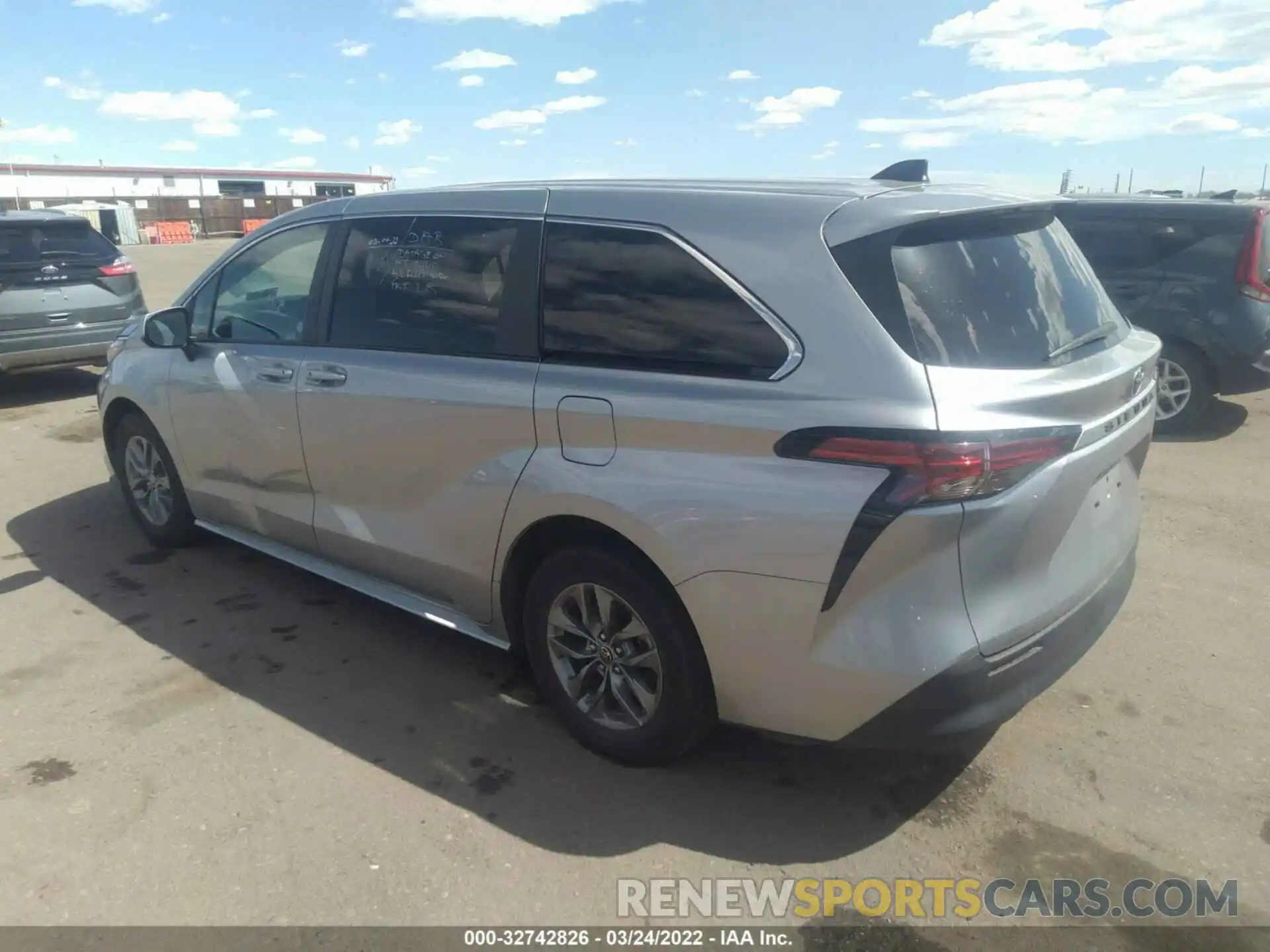 3 Photograph of a damaged car 5TDKRKEC0MS036691 TOYOTA SIENNA 2021