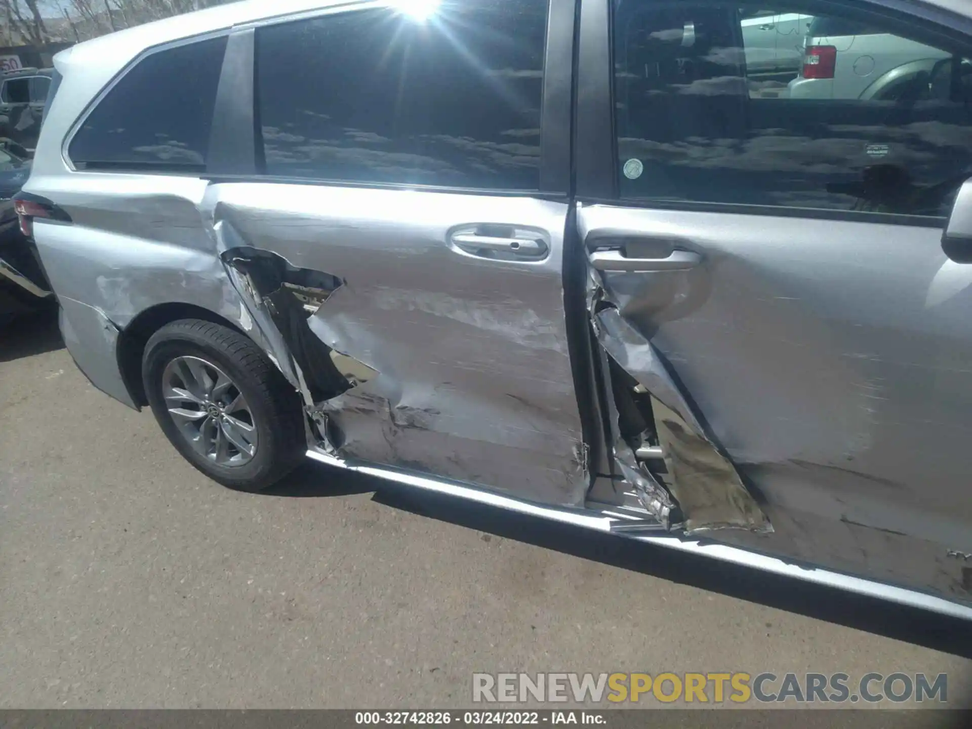 6 Photograph of a damaged car 5TDKRKEC0MS036691 TOYOTA SIENNA 2021