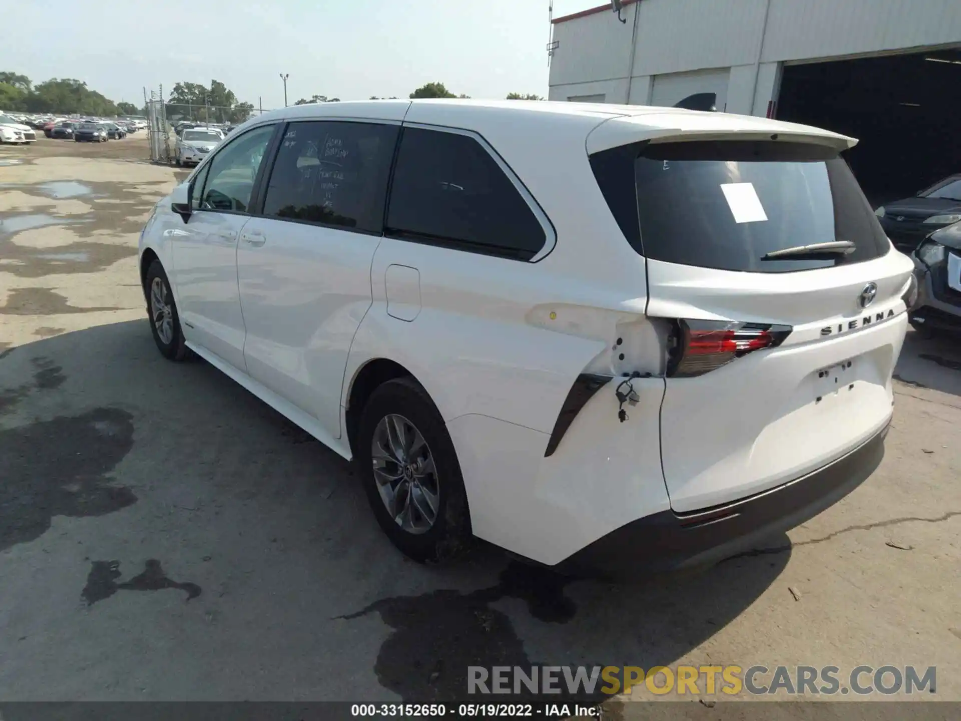 3 Photograph of a damaged car 5TDKRKEC0MS044810 TOYOTA SIENNA 2021