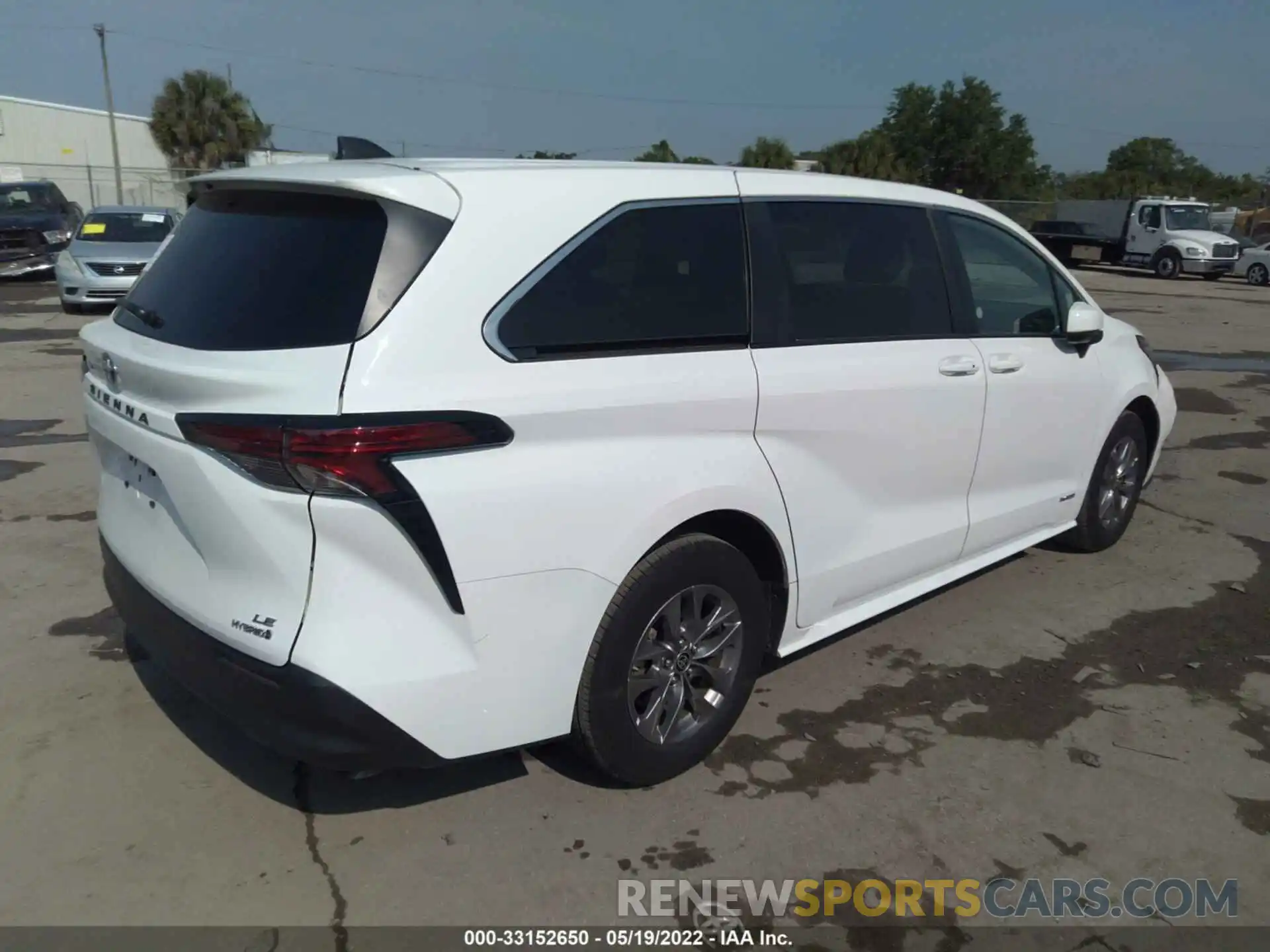 4 Photograph of a damaged car 5TDKRKEC0MS044810 TOYOTA SIENNA 2021