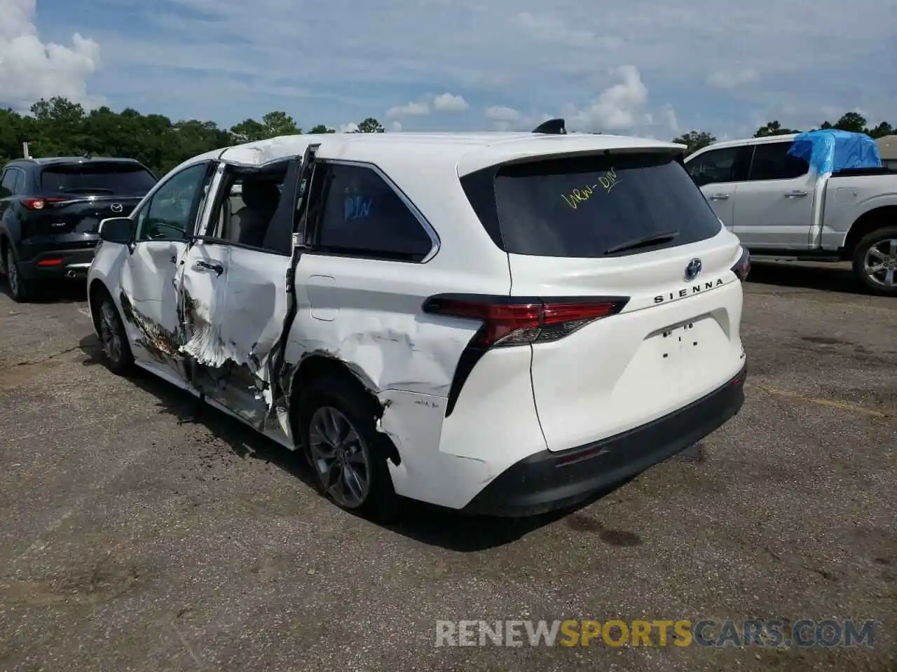 3 Photograph of a damaged car 5TDKRKEC0MS045892 TOYOTA SIENNA 2021