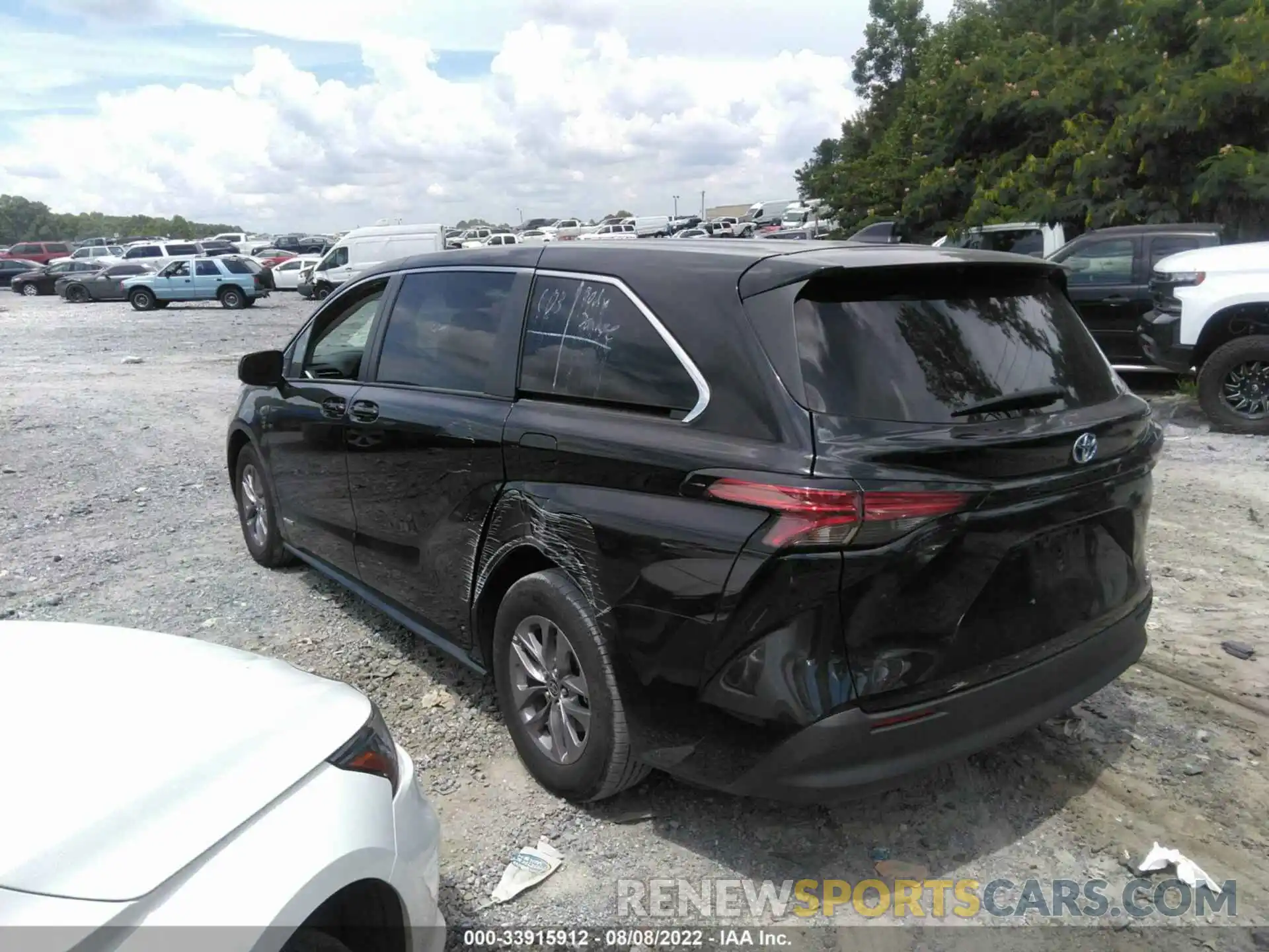 3 Photograph of a damaged car 5TDKRKEC0MS047657 TOYOTA SIENNA 2021