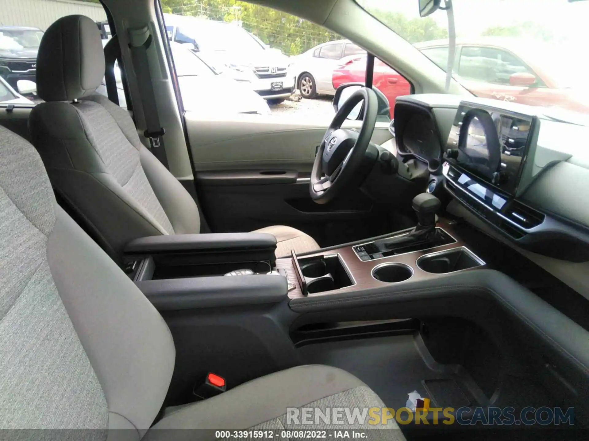 5 Photograph of a damaged car 5TDKRKEC0MS047657 TOYOTA SIENNA 2021