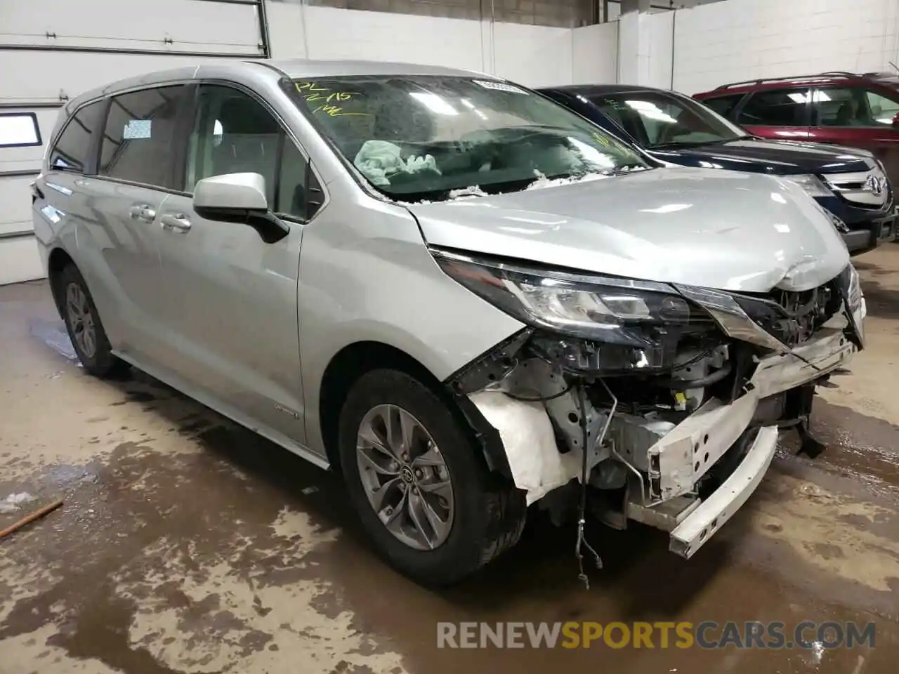 1 Photograph of a damaged car 5TDKRKEC0MS048209 TOYOTA SIENNA 2021