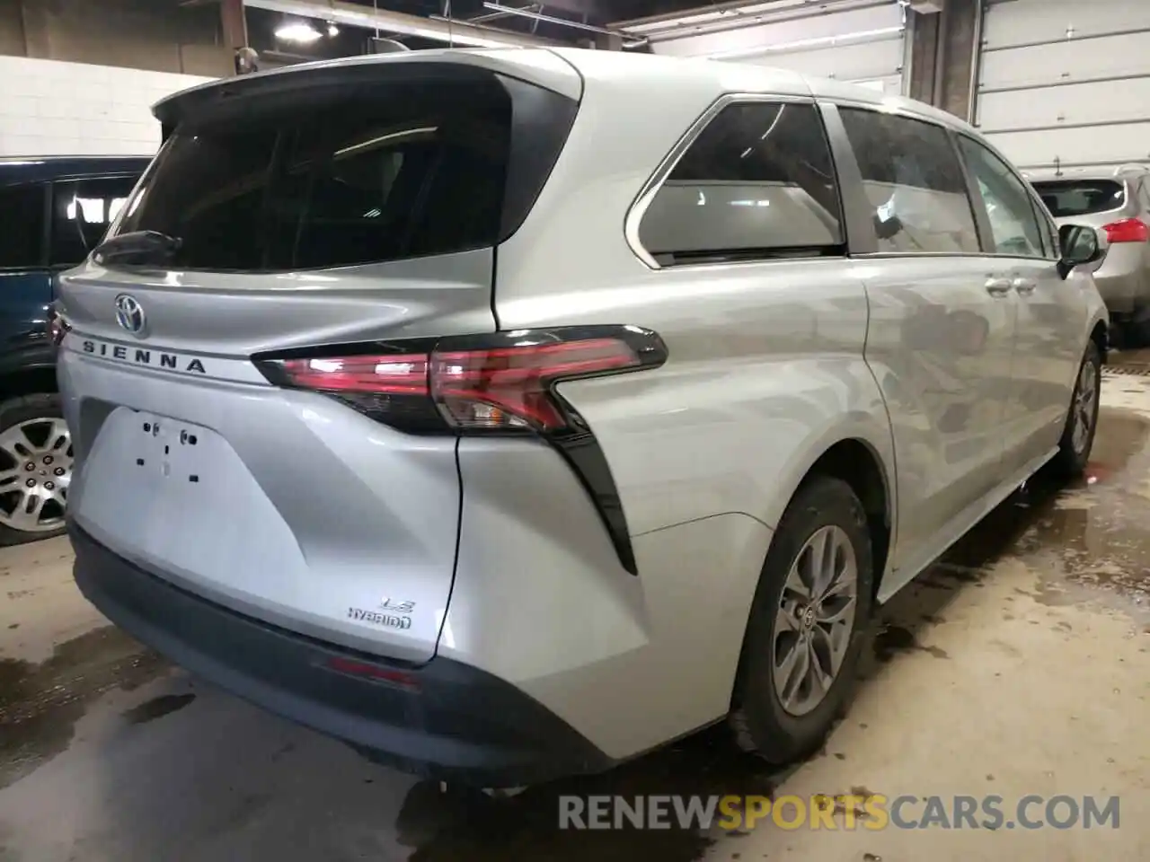 4 Photograph of a damaged car 5TDKRKEC0MS048209 TOYOTA SIENNA 2021