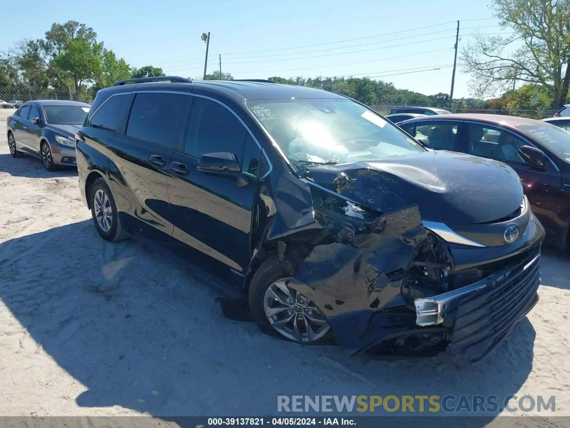 1 Photograph of a damaged car 5TDKRKEC0MS060876 TOYOTA SIENNA 2021