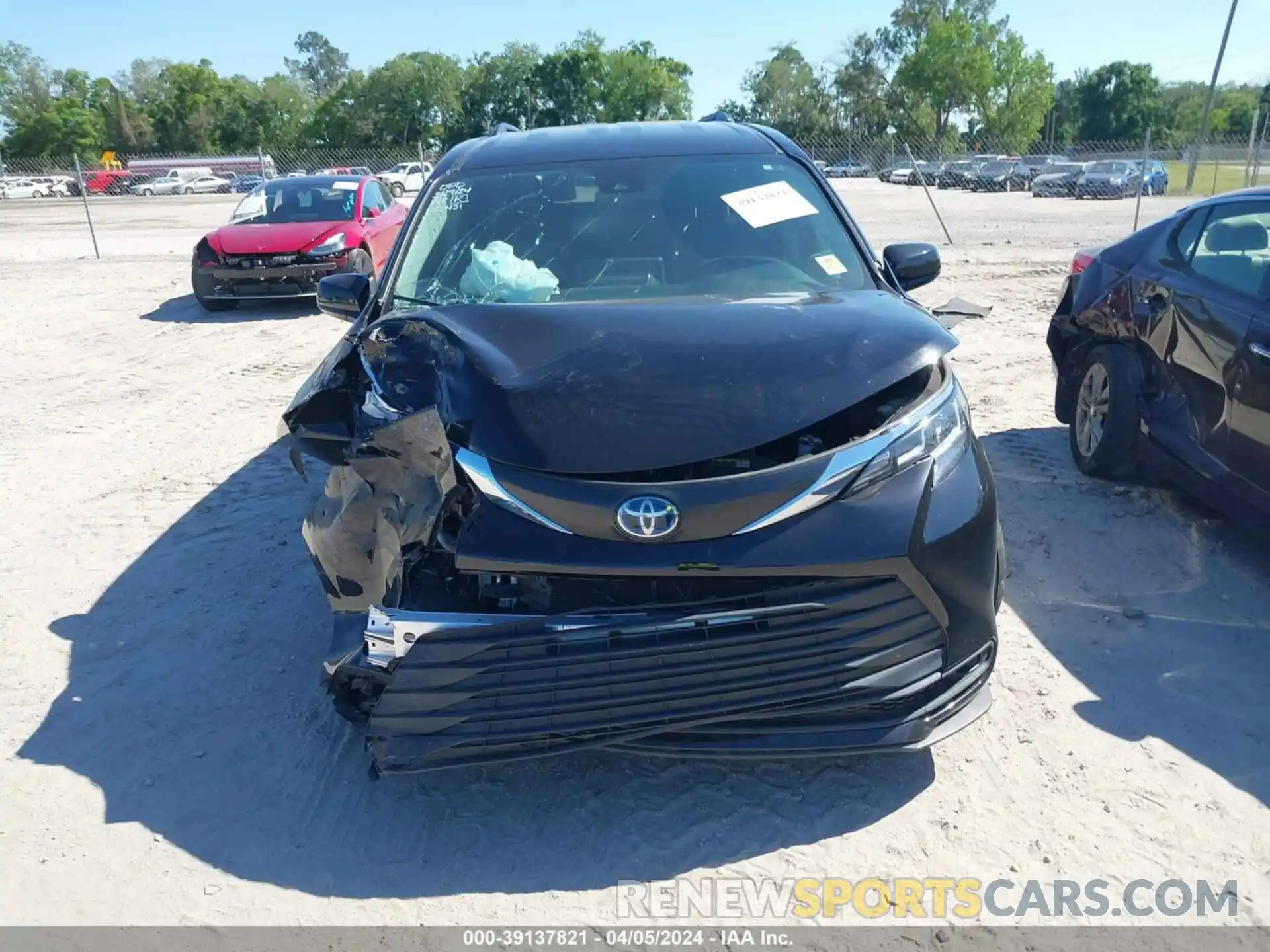 12 Photograph of a damaged car 5TDKRKEC0MS060876 TOYOTA SIENNA 2021