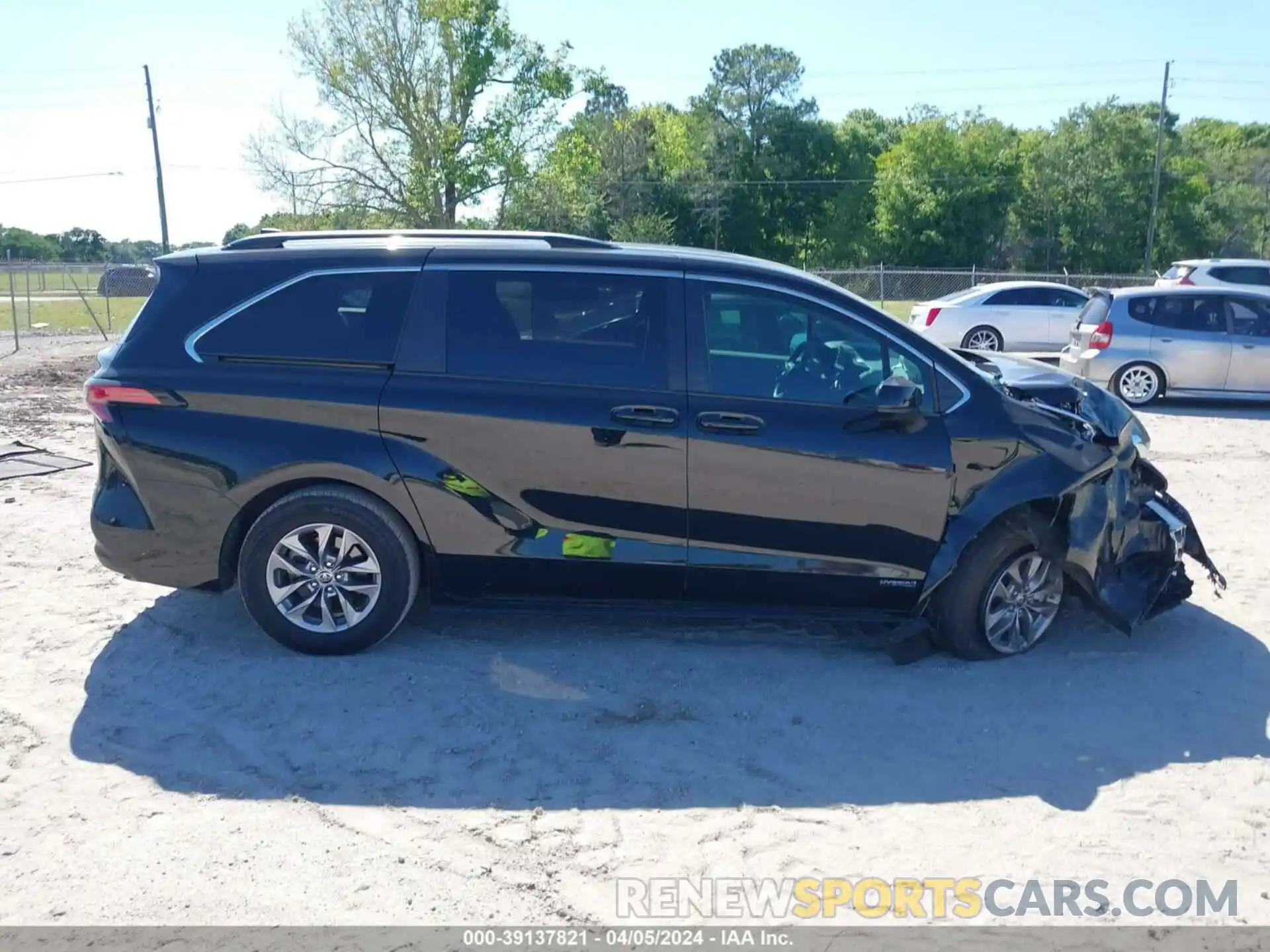 13 Photograph of a damaged car 5TDKRKEC0MS060876 TOYOTA SIENNA 2021