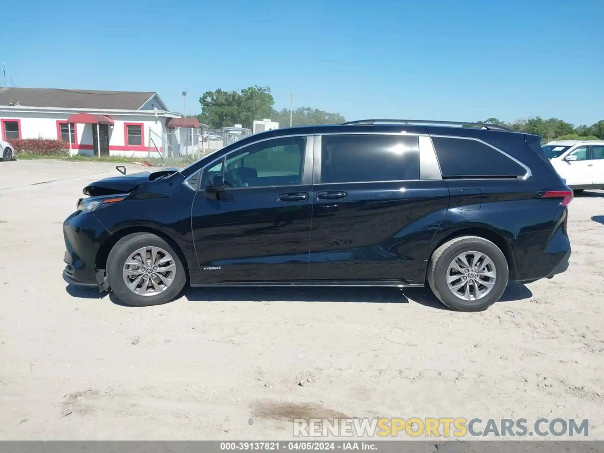 14 Photograph of a damaged car 5TDKRKEC0MS060876 TOYOTA SIENNA 2021