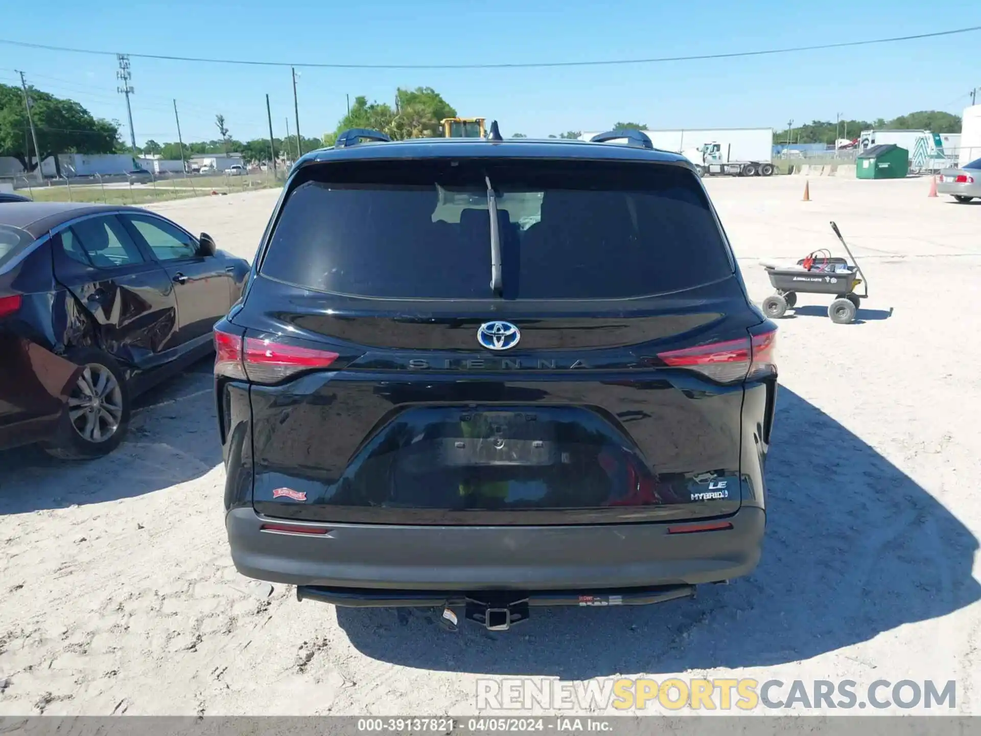 16 Photograph of a damaged car 5TDKRKEC0MS060876 TOYOTA SIENNA 2021