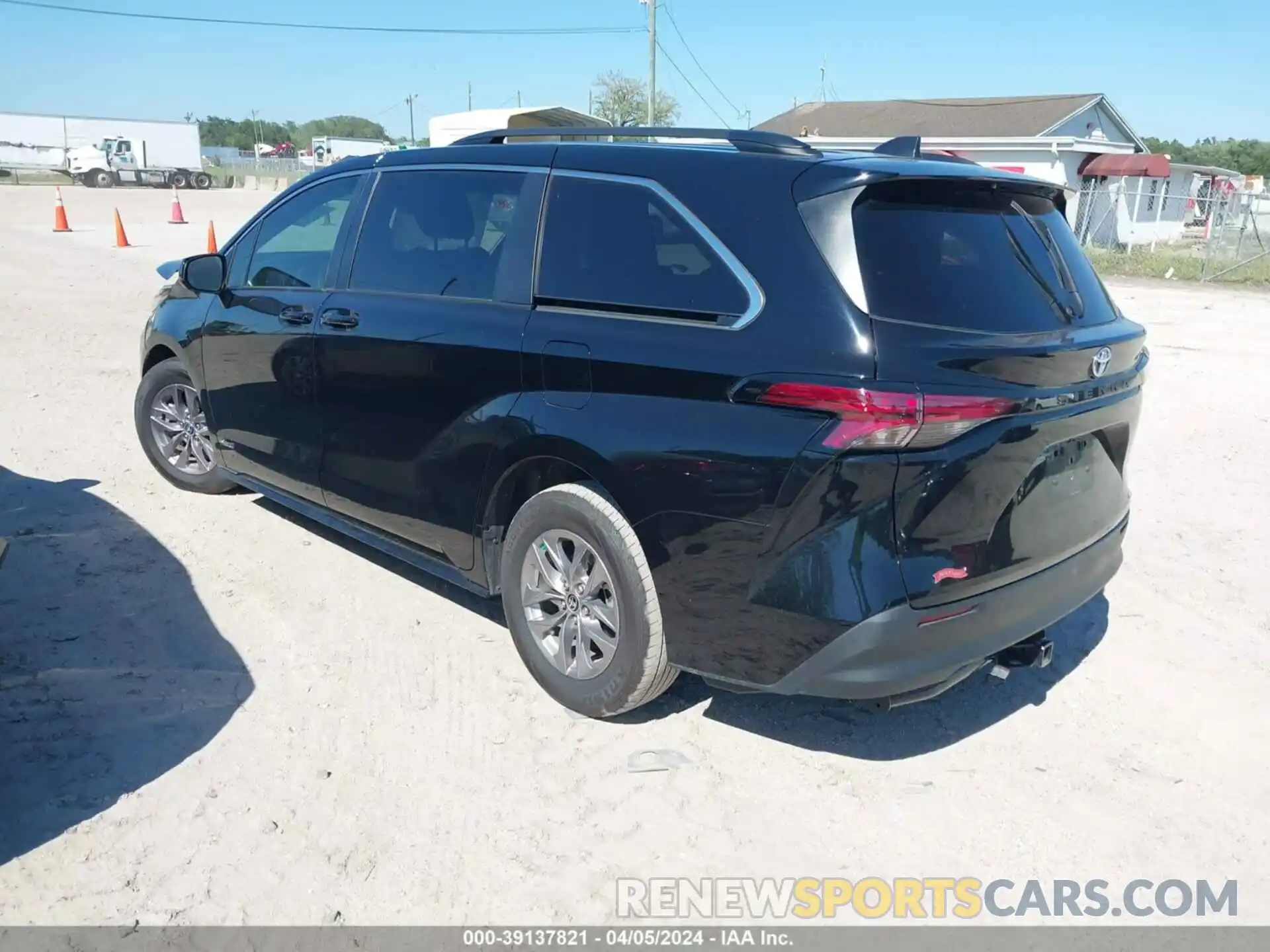 3 Photograph of a damaged car 5TDKRKEC0MS060876 TOYOTA SIENNA 2021