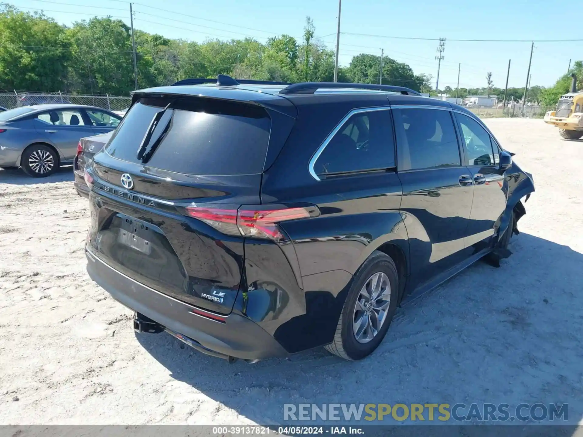 4 Photograph of a damaged car 5TDKRKEC0MS060876 TOYOTA SIENNA 2021