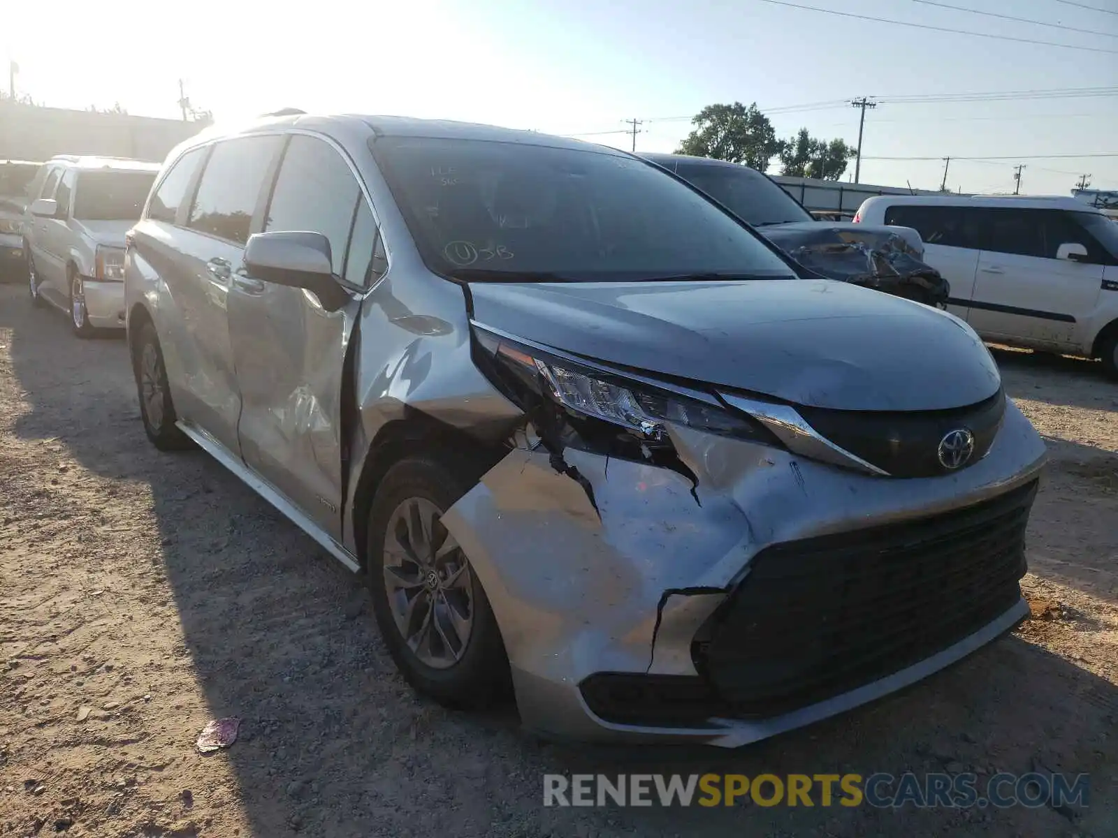 1 Photograph of a damaged car 5TDKRKEC1MS004994 TOYOTA SIENNA 2021