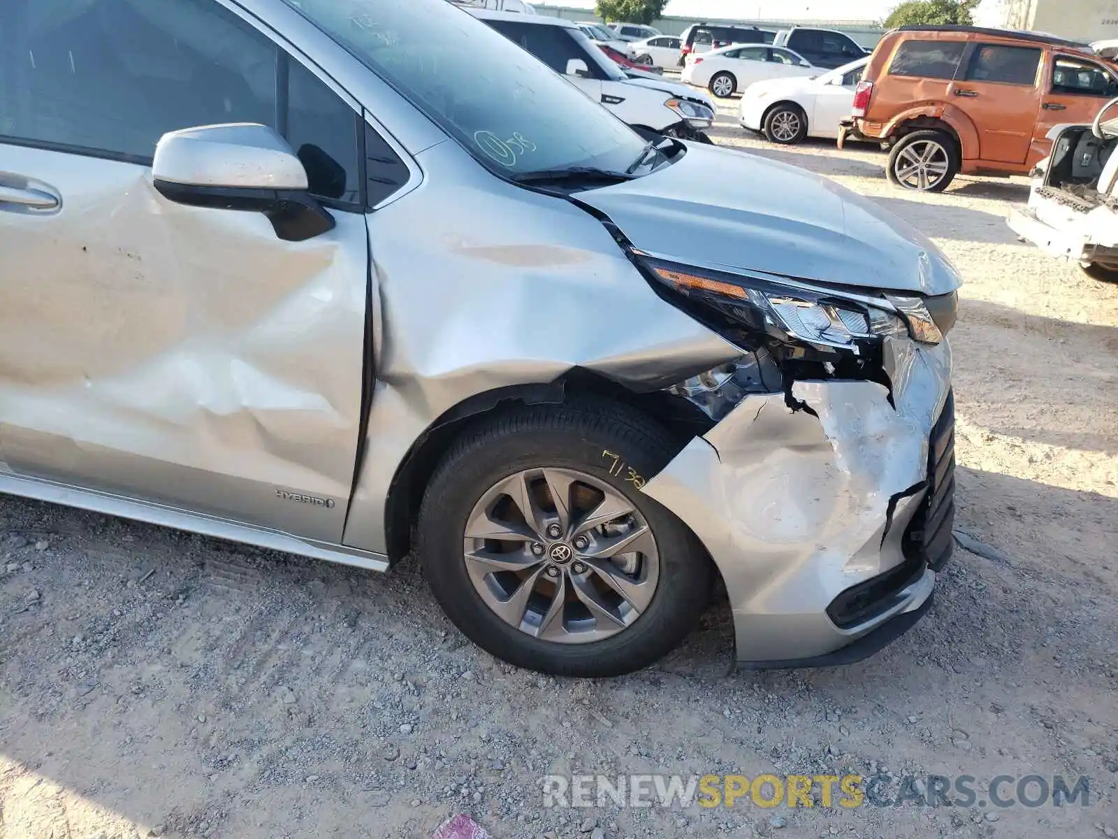 9 Photograph of a damaged car 5TDKRKEC1MS004994 TOYOTA SIENNA 2021